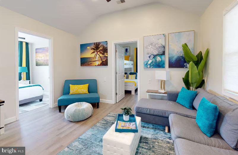 BREEZY POINT - Residential