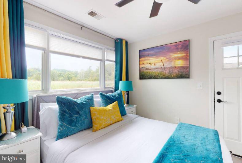 BREEZY POINT - Residential