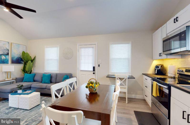 BREEZY POINT - Residential