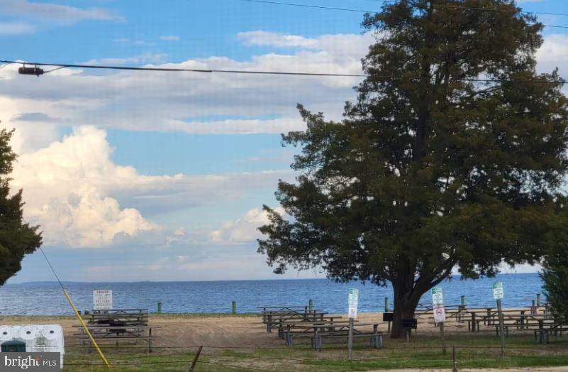 BREEZY POINT - Residential