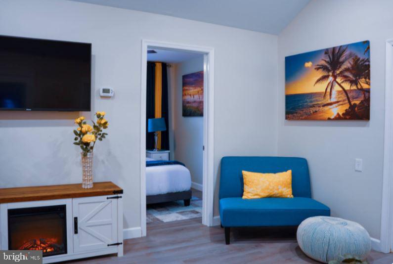 BREEZY POINT - Residential