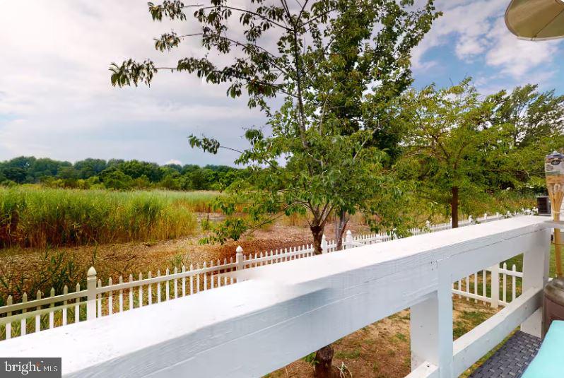 BREEZY POINT - Residential