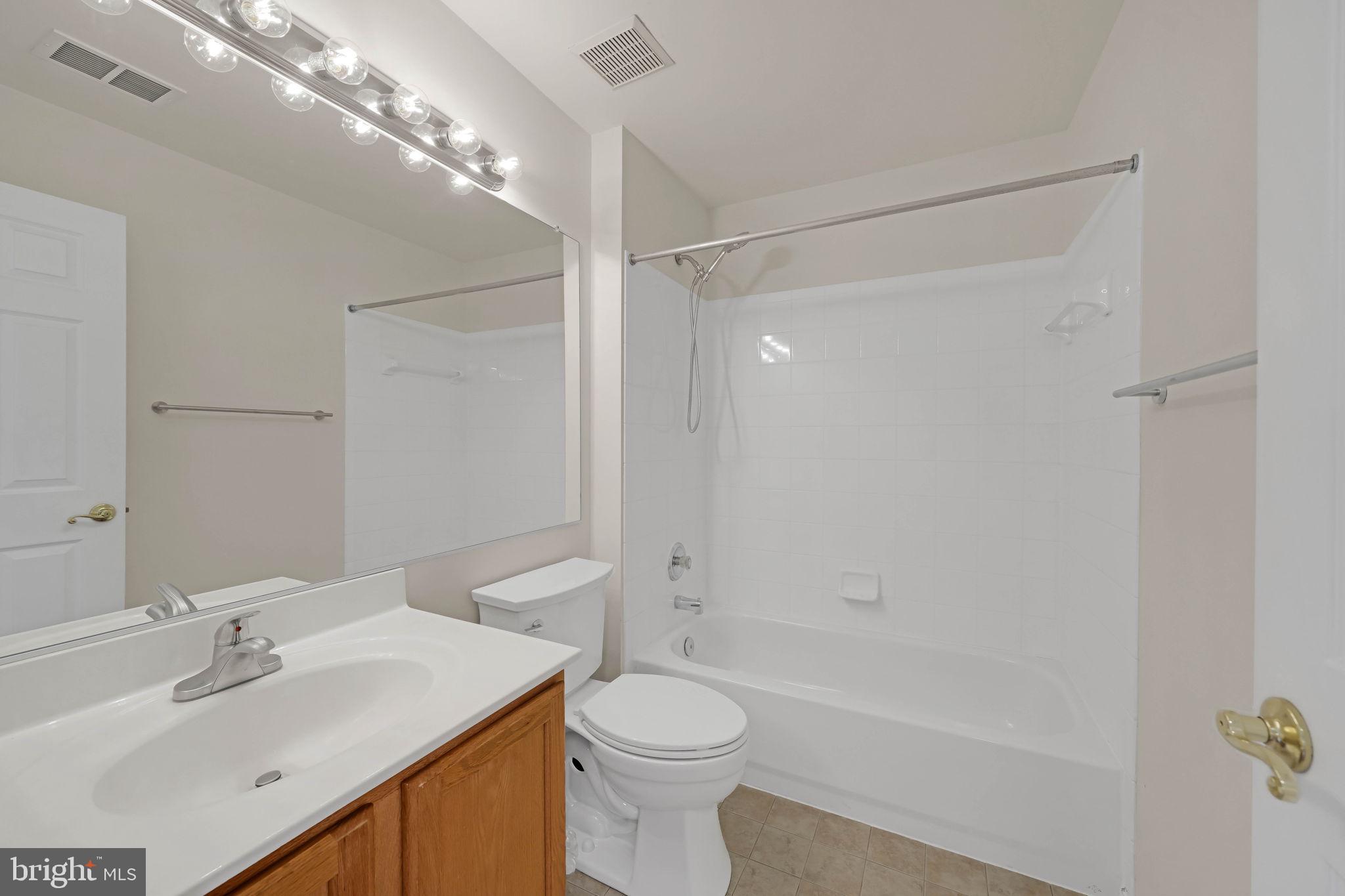 MCNAIR FARMS LANDBAY 6 - Residential Lease