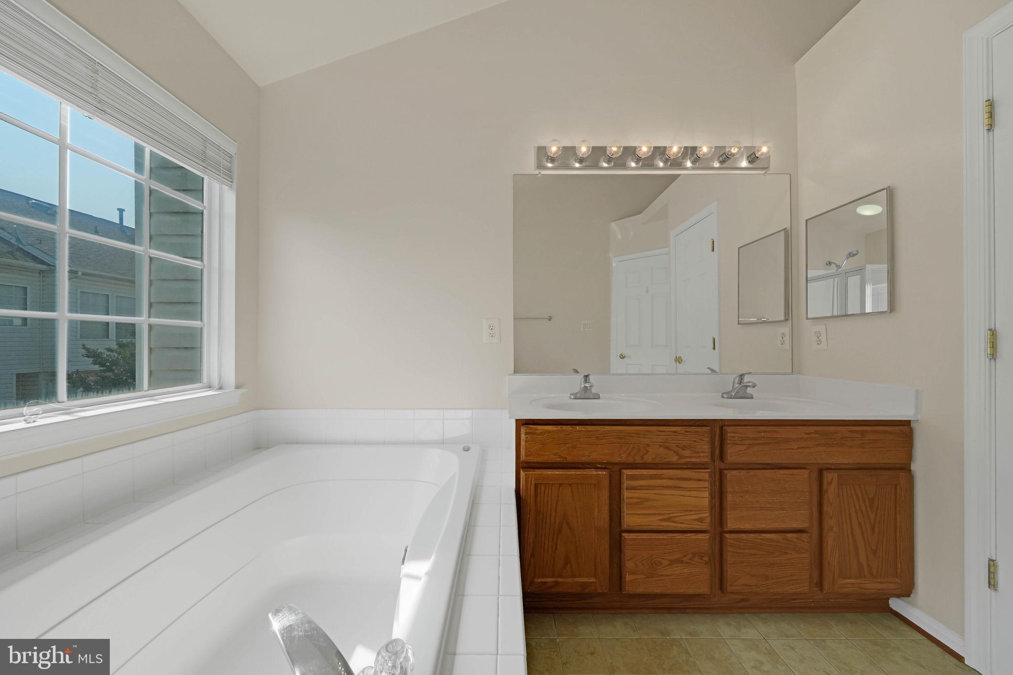 MCNAIR FARMS LANDBAY 6 - Residential Lease