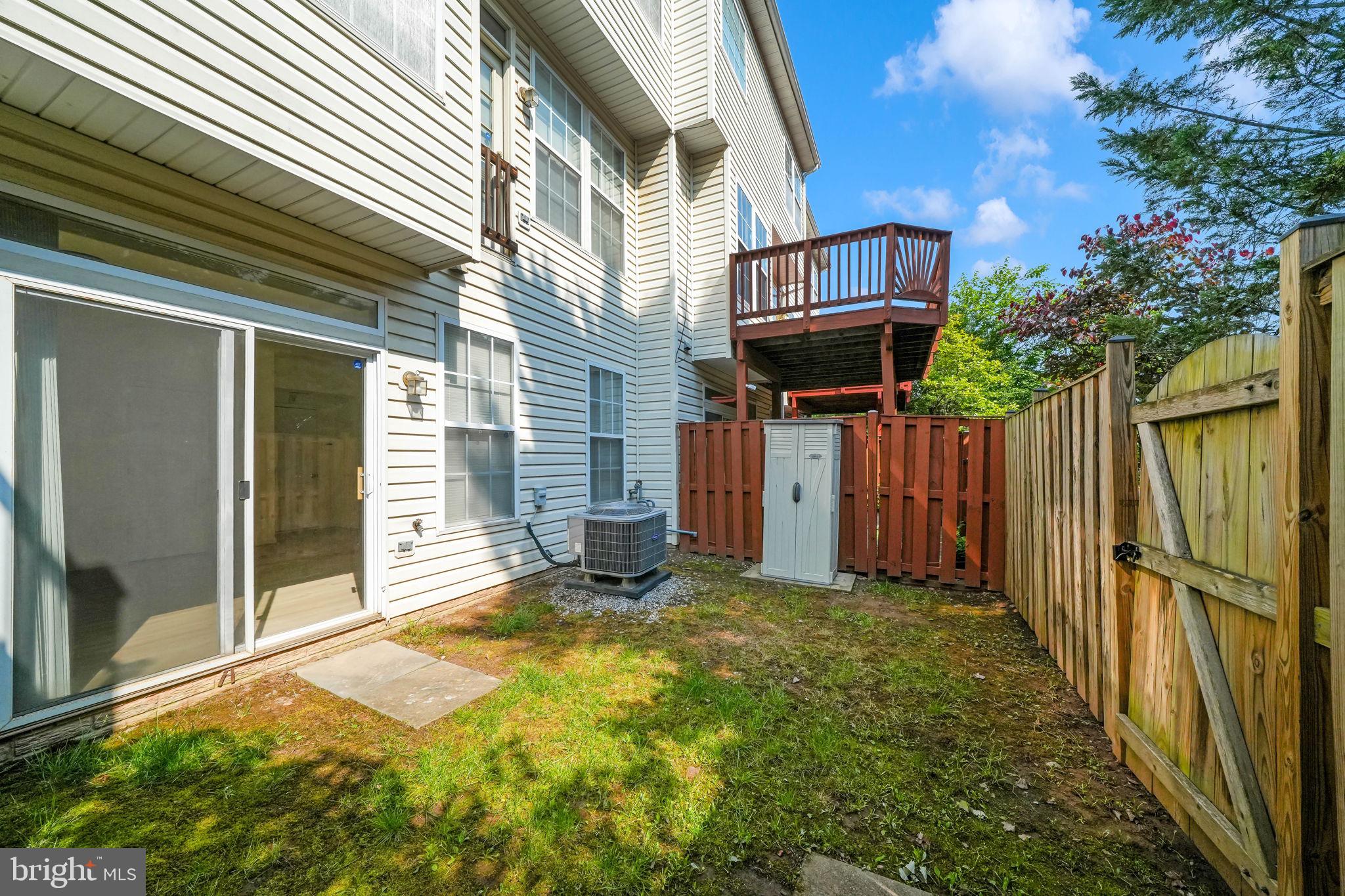 MCNAIR FARMS LANDBAY 6 - Residential Lease