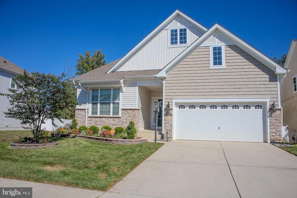 Photo of 4550 Shakespeare Cir, WHITE PLAINS, MD 20695 (MLS # MDCH2048140)