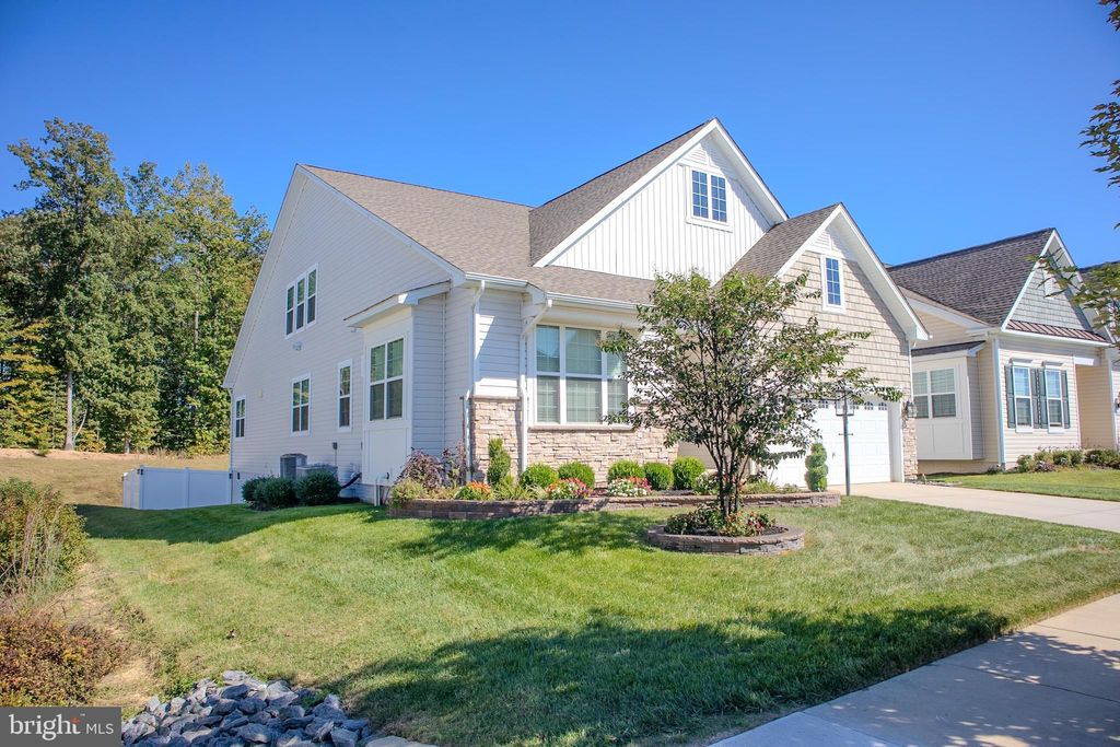 Photo of 4550 Shakespeare Cir, WHITE PLAINS, MD 20695 (MLS # MDCH2048140)