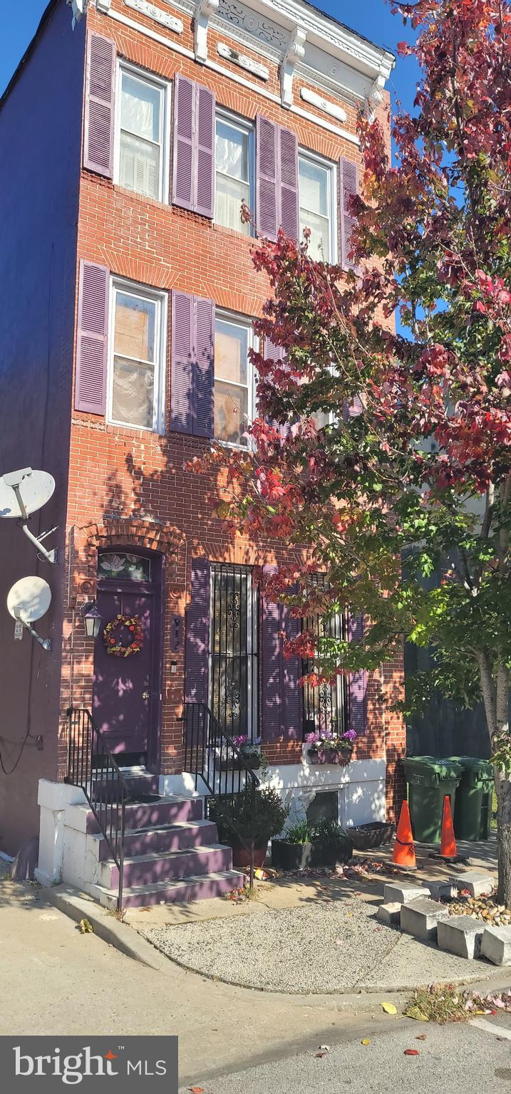 JOHNSTON SQUARE - Residential Lease