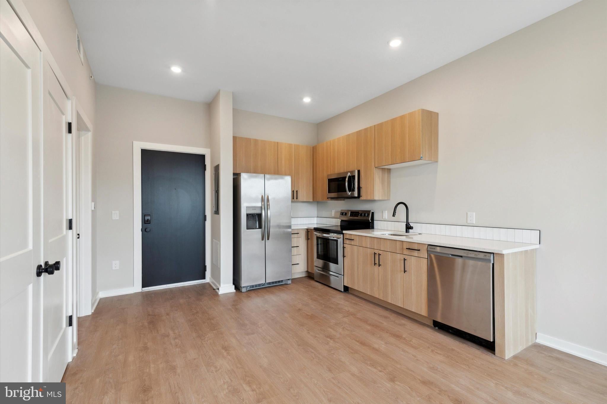 308 W CHELTEN AVENUE 00 403