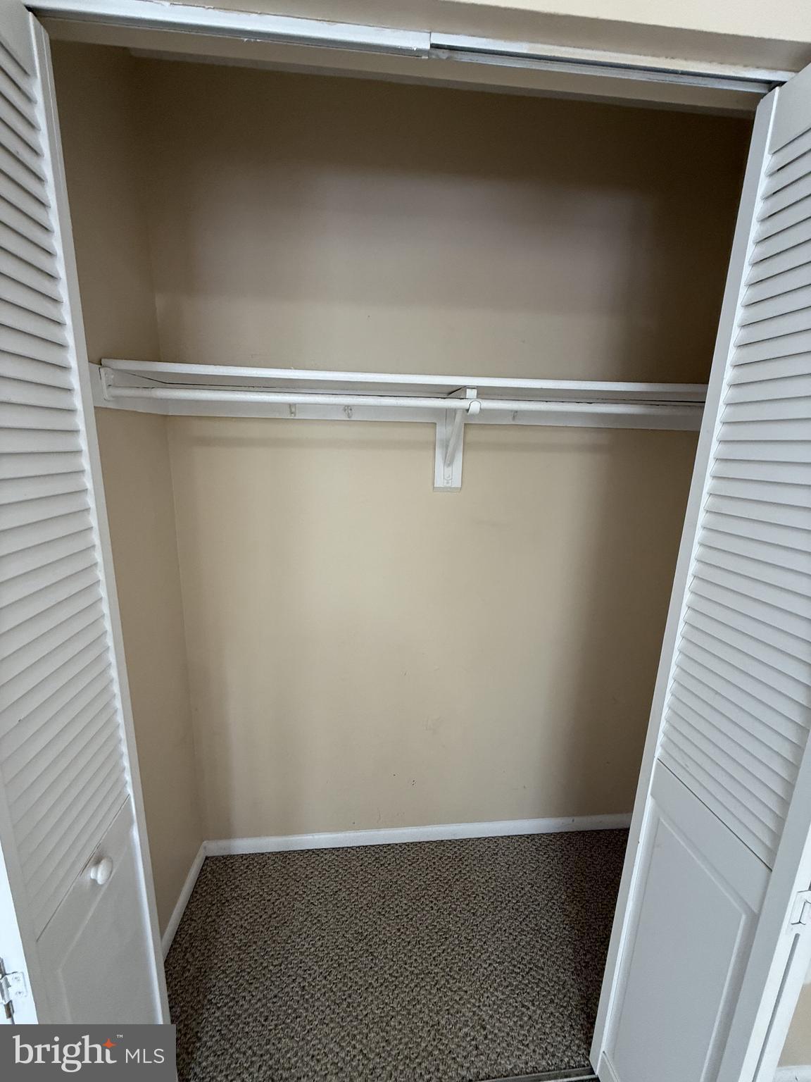 POHICK SQUARE - Residential Lease