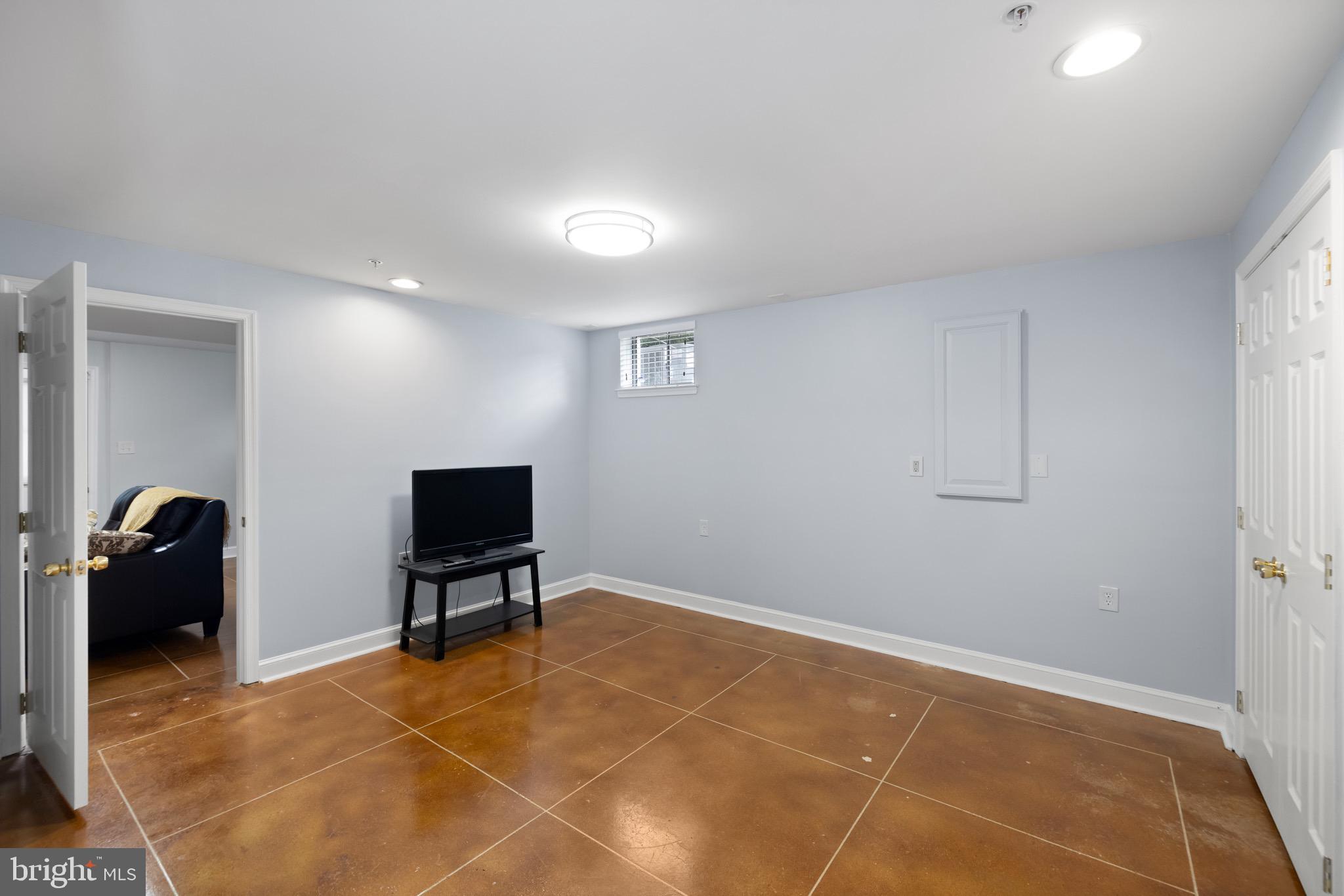 TANTALLON ON THE POTOMAC - Residential