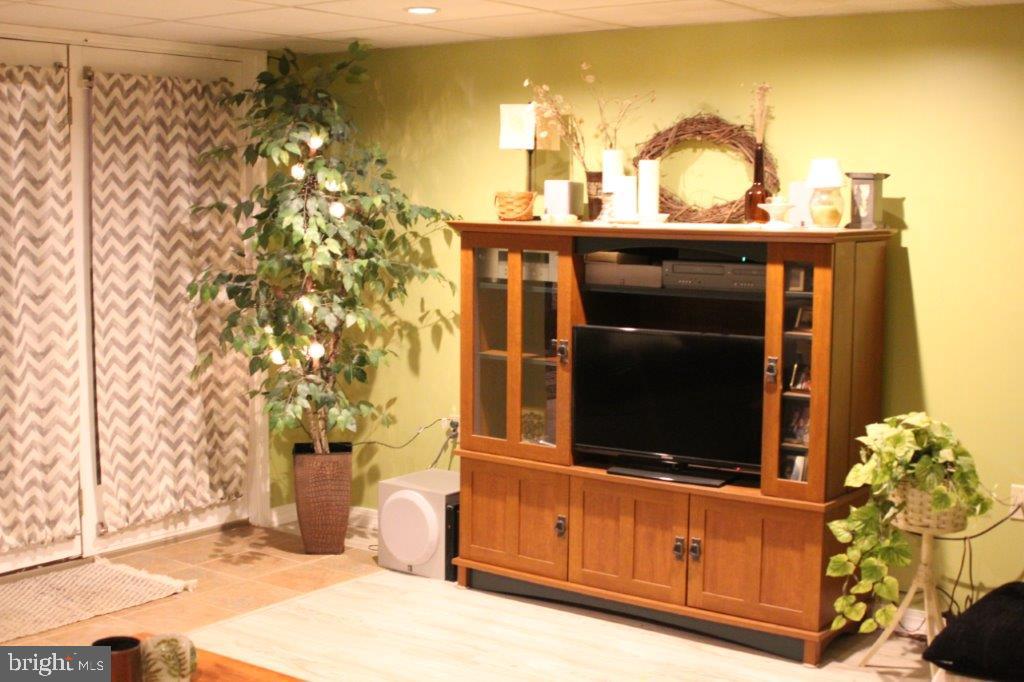 SHERWOOD COURT - Residential