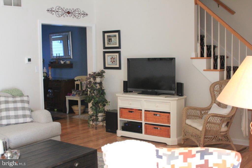 SHERWOOD COURT - Residential