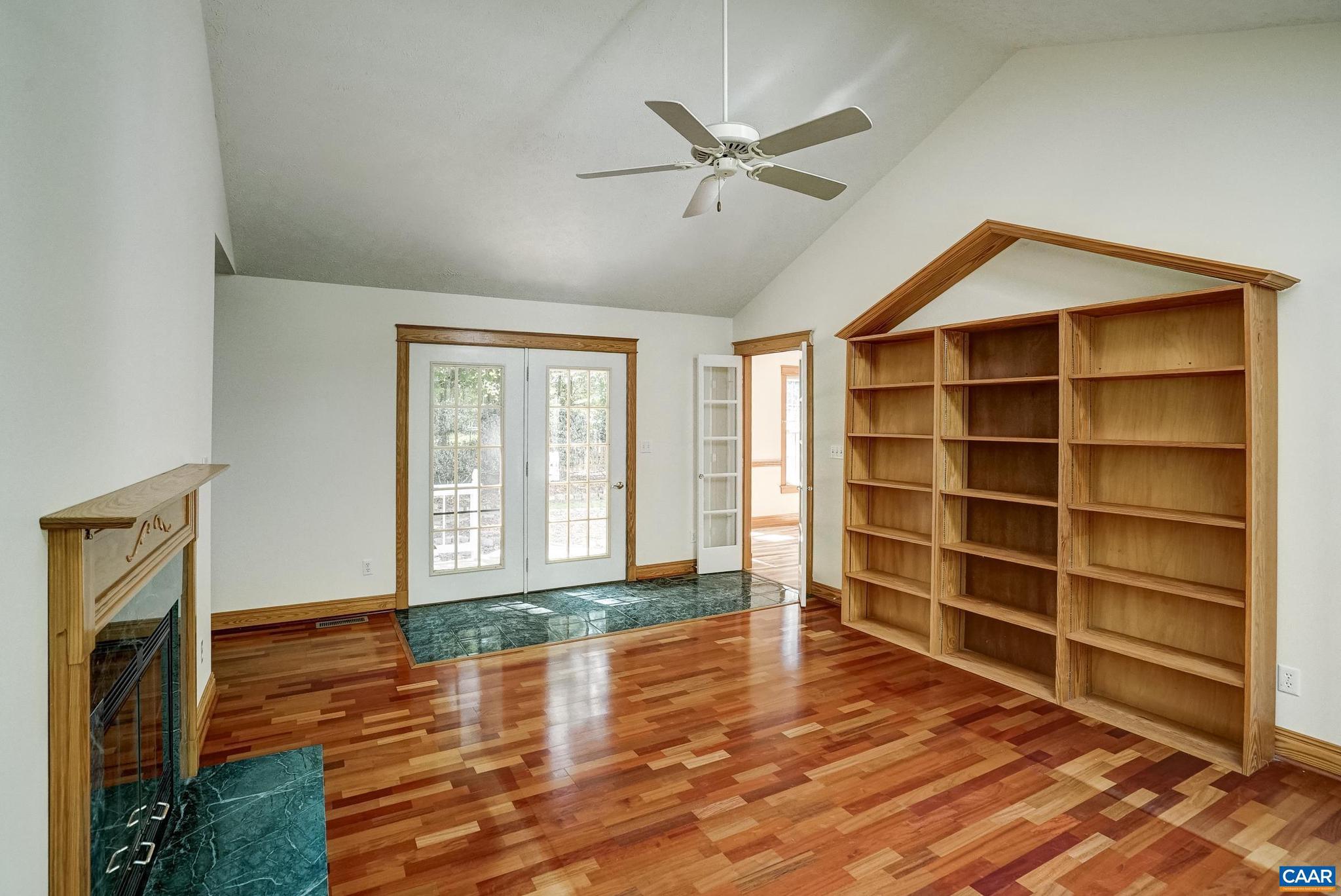 LAKE MONTICELLO - Residential