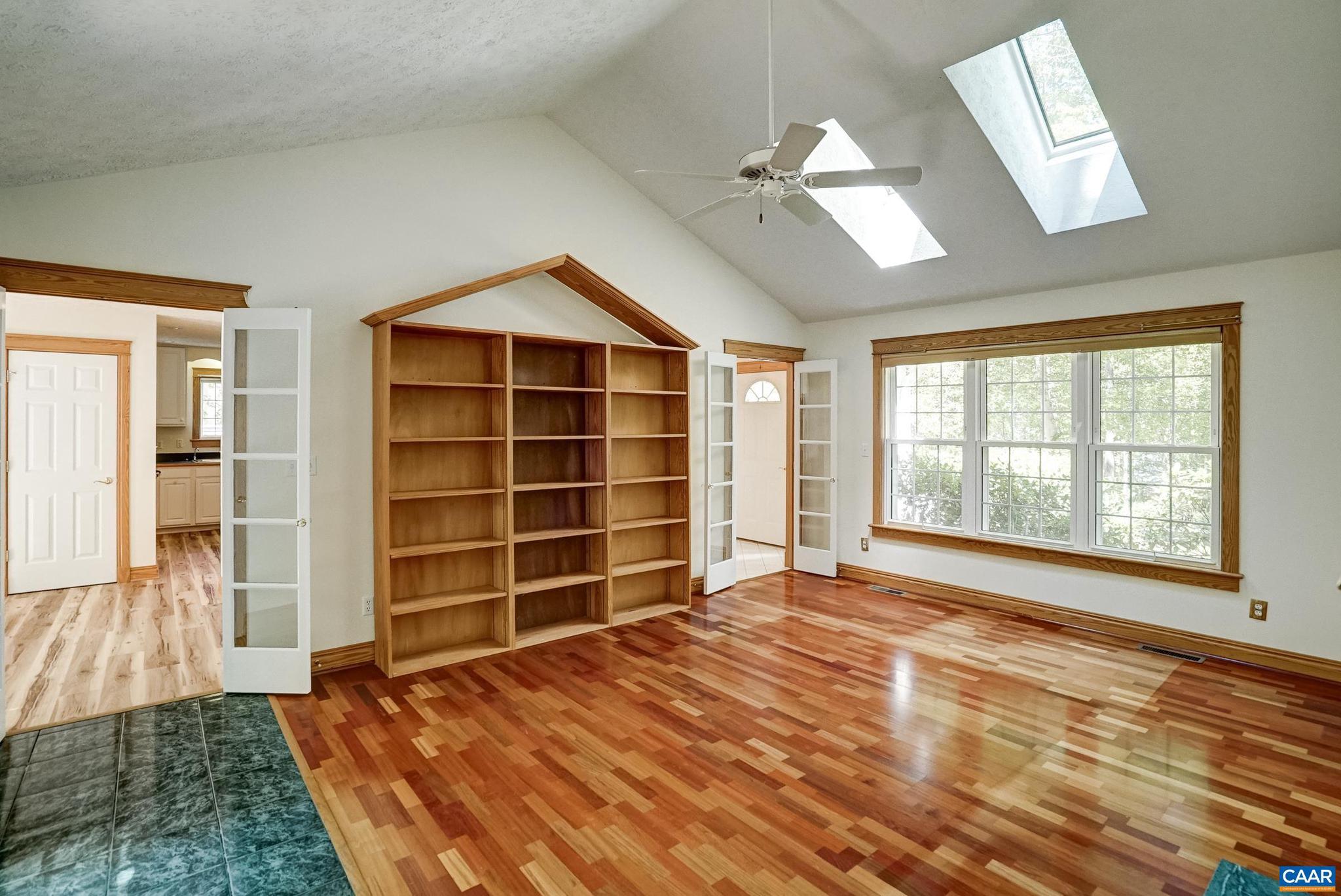 LAKE MONTICELLO - Residential