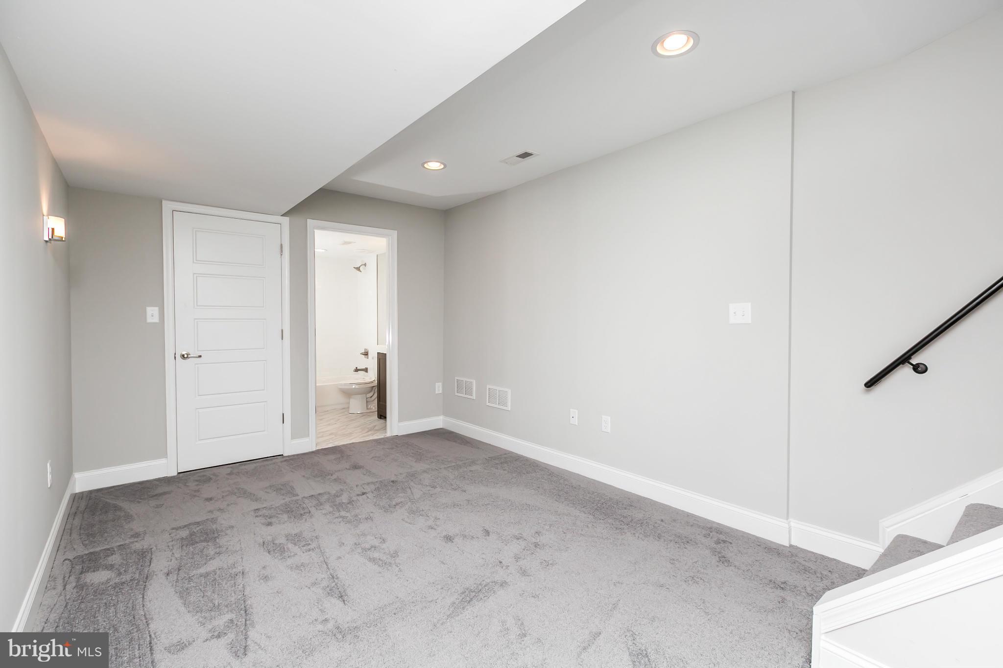 LOCUST POINT - Residential