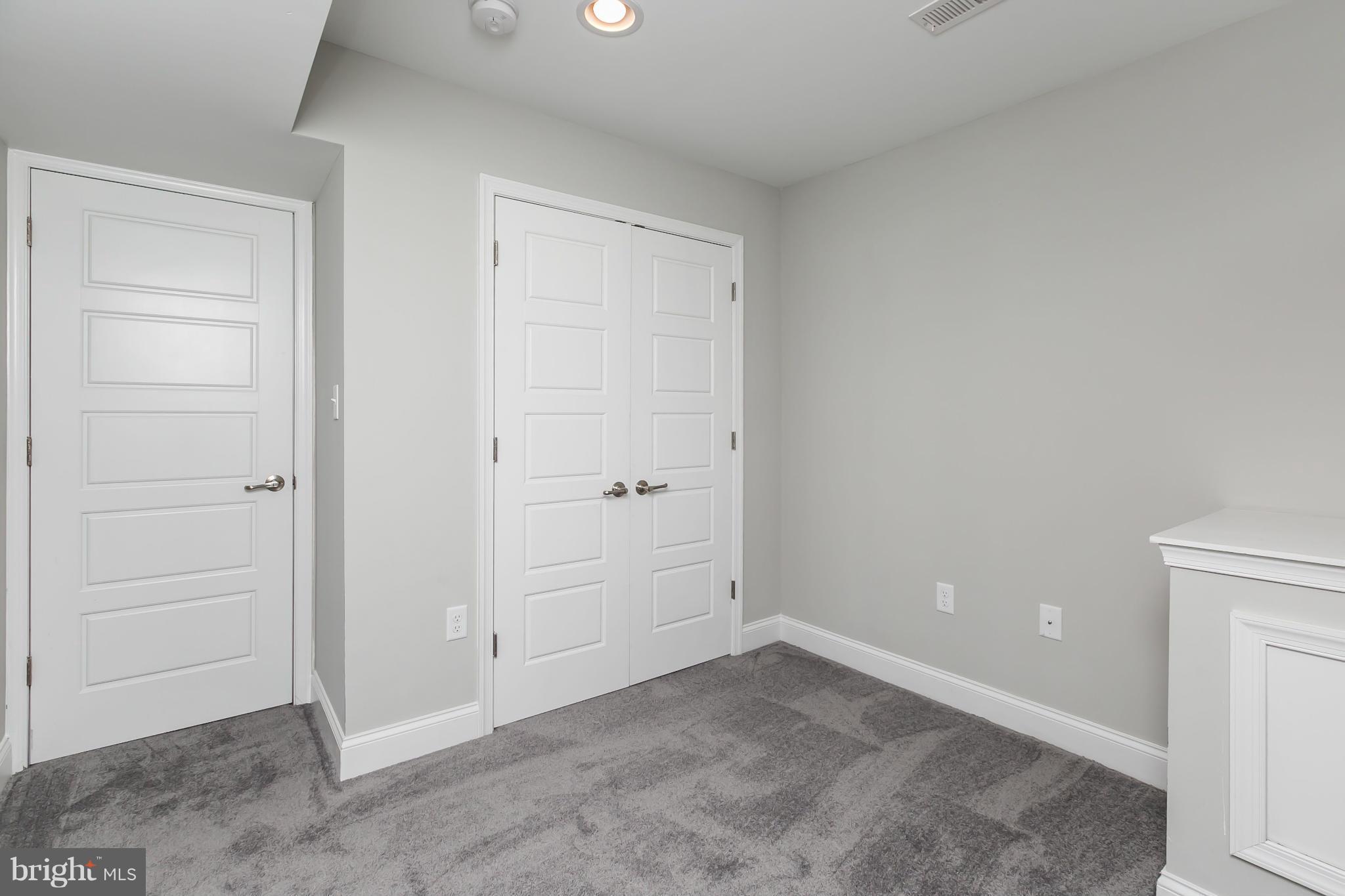 LOCUST POINT - Residential