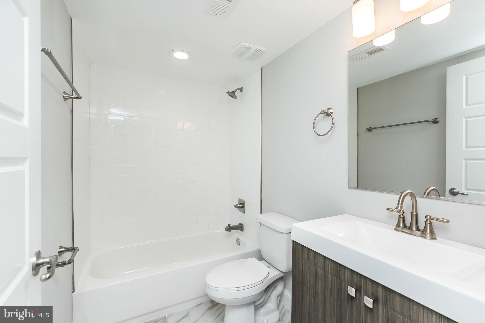 LOCUST POINT - Residential