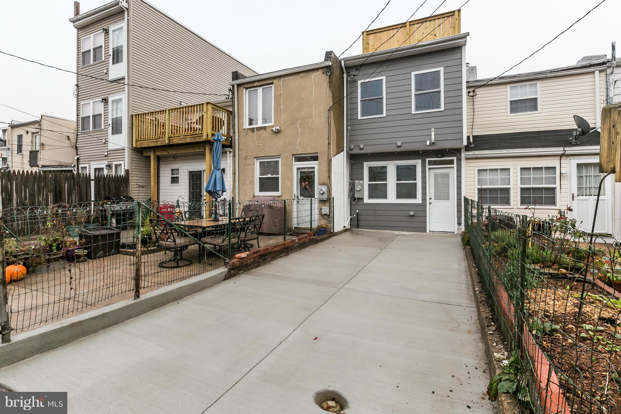 LOCUST POINT - Residential