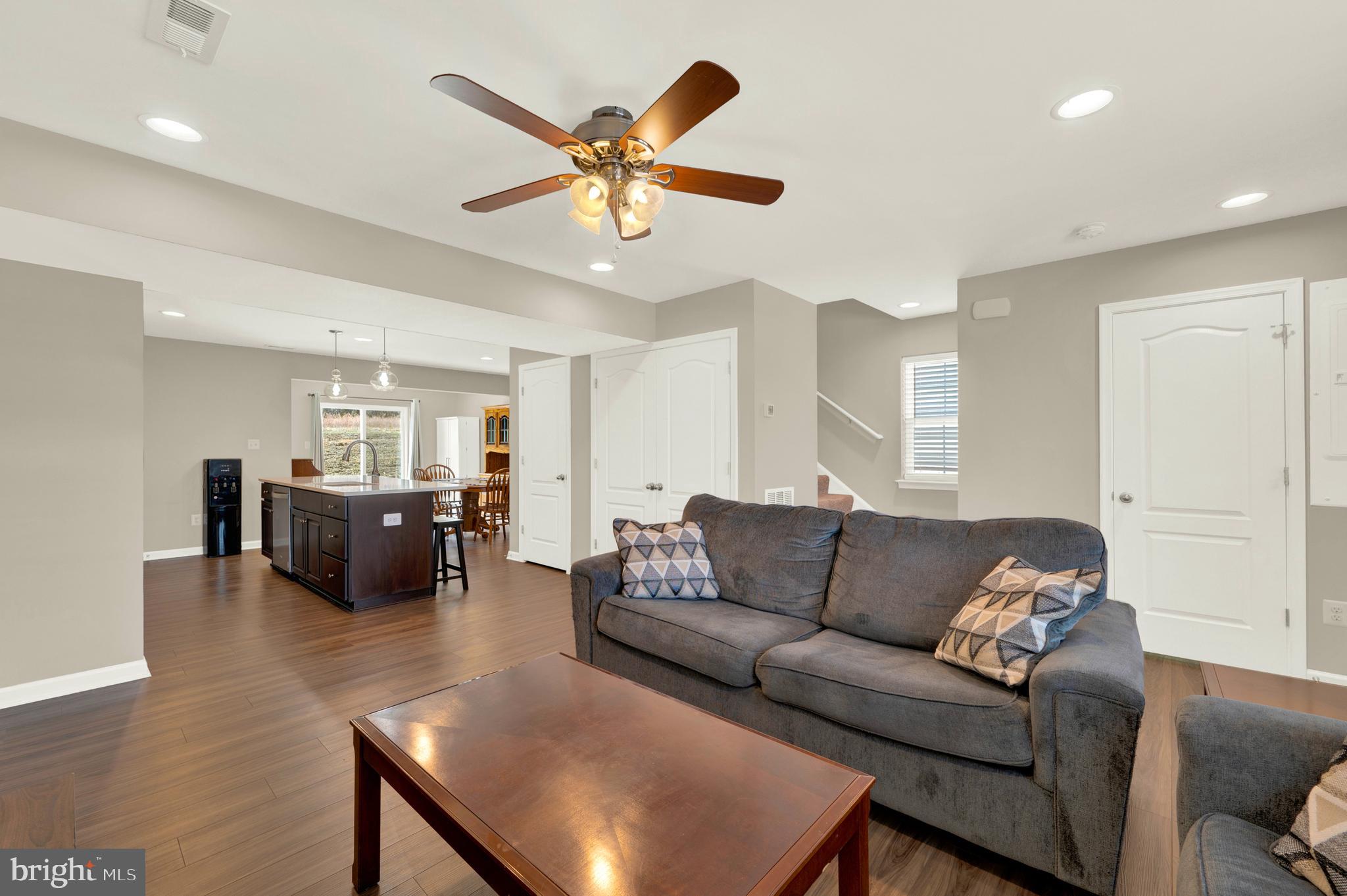 WHISPERING PINES - Residential