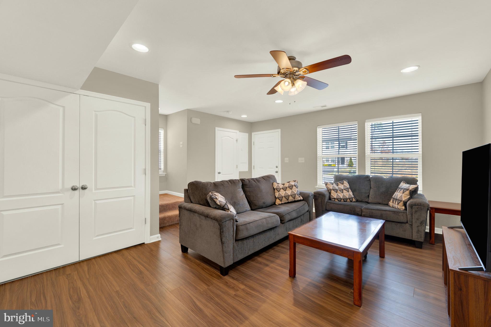 WHISPERING PINES - Residential