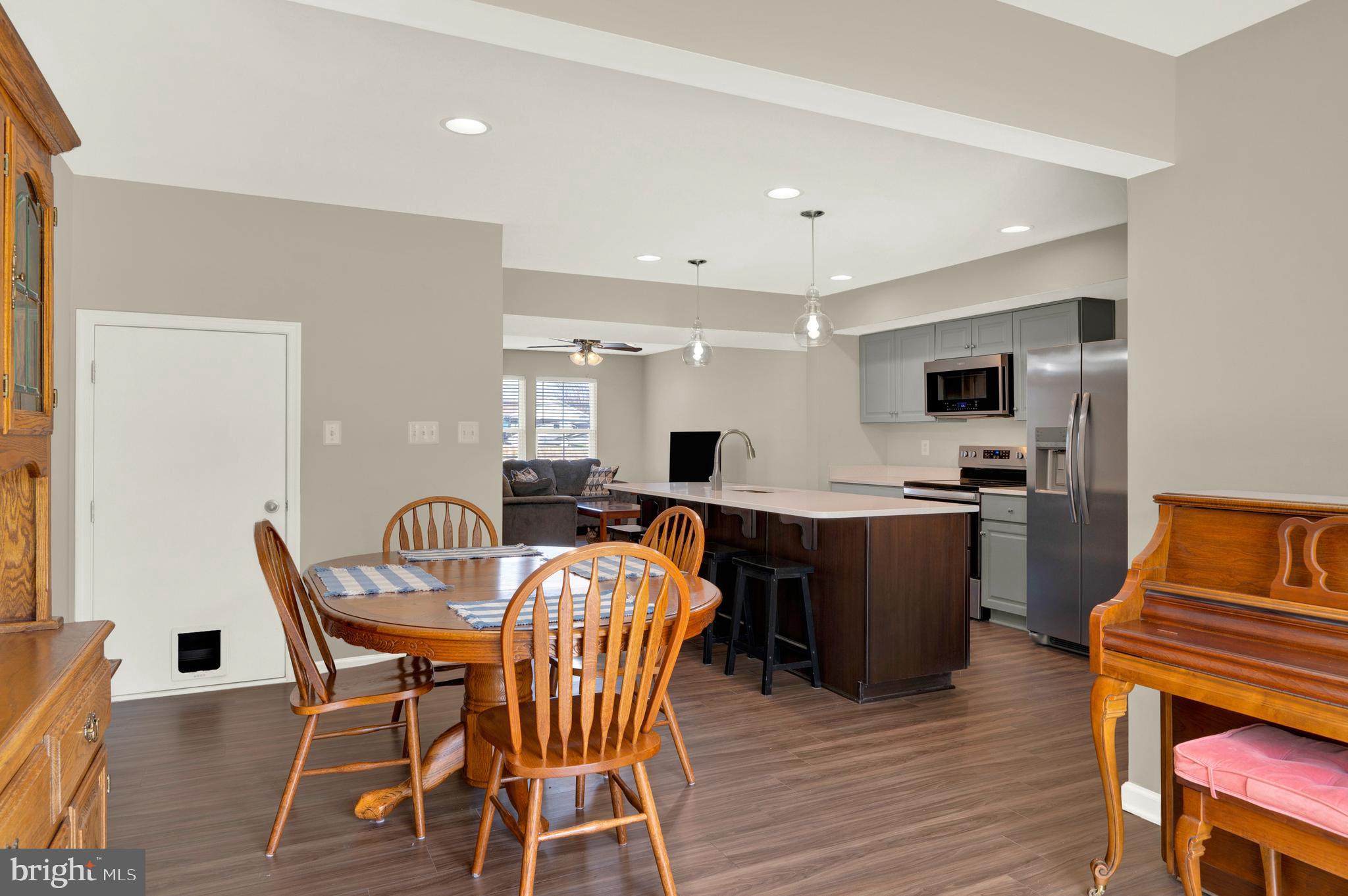 WHISPERING PINES - Residential