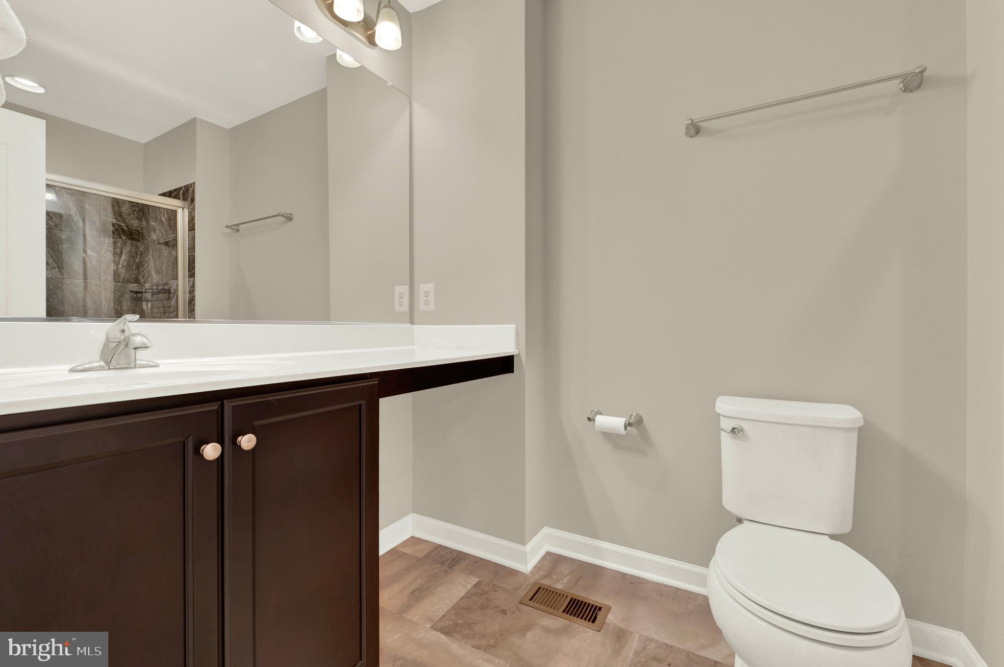 WHISPERING PINES - Residential