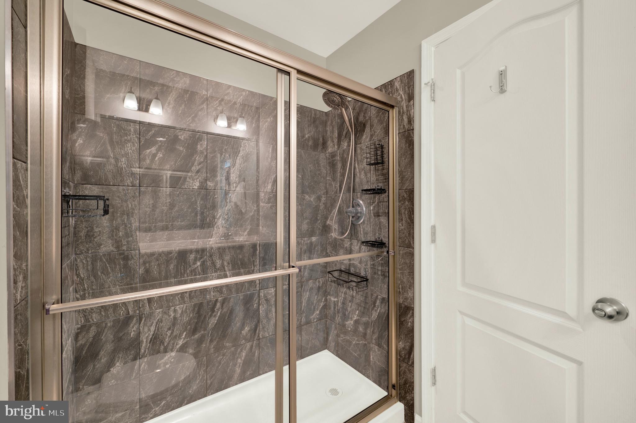 WHISPERING PINES - Residential