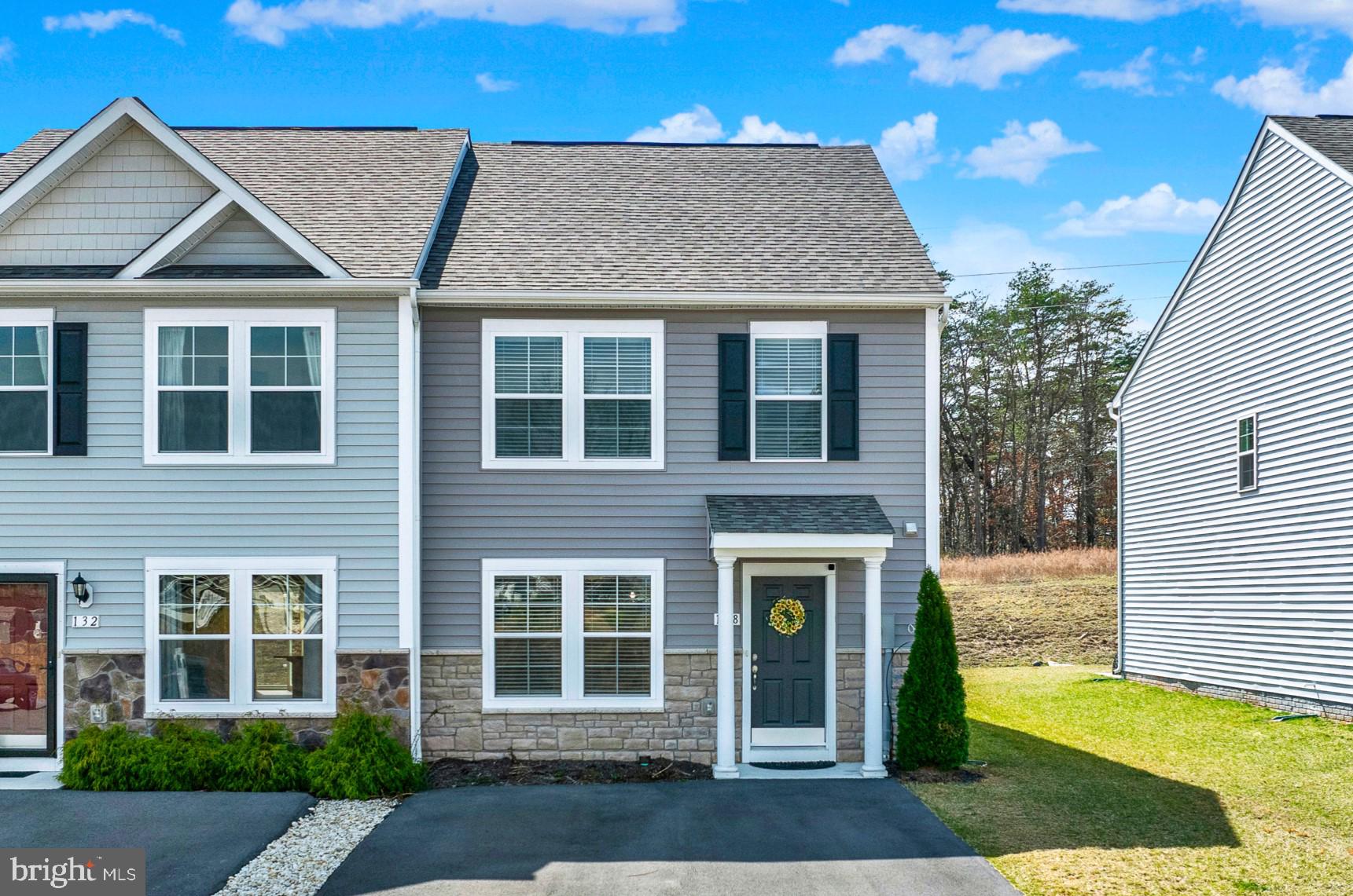 WHISPERING PINES - Residential