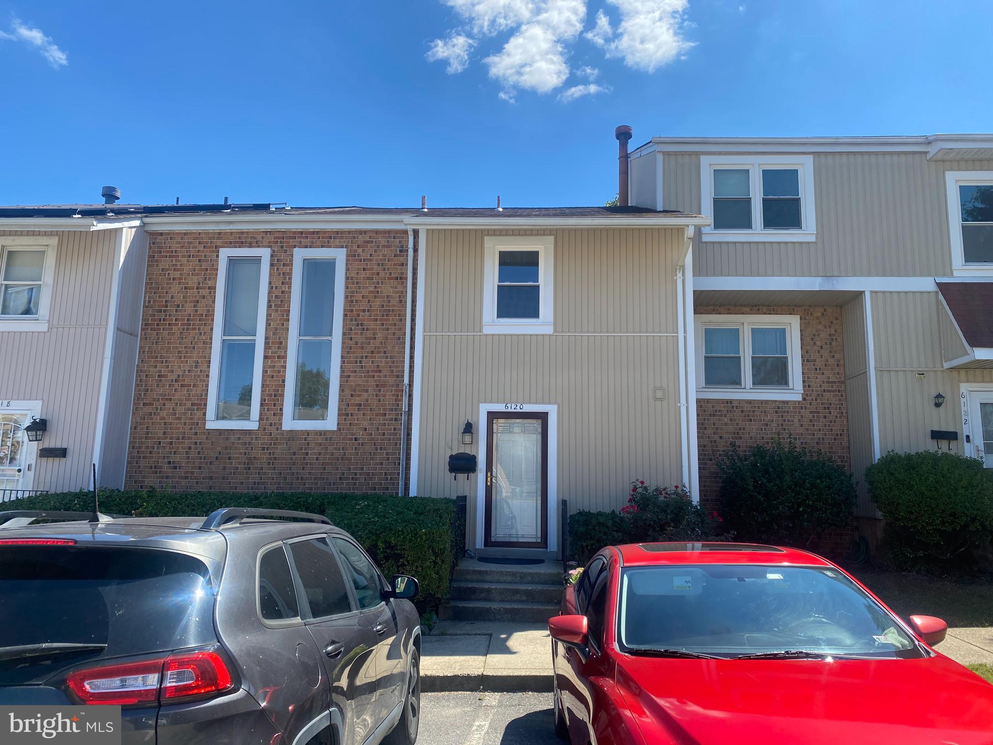 Beautiful large 3 level townhome with 3 bedrooms, 1 full and 2 half baths. Entry level has large eat-in-kitchen, dining room and step-down living room,all hardwood floor,freshly painted. Sliding glass doors lead to small back yard. Basement level with recreation room, laundry area and storage. Upper level has 3 bedrooms, 1/2 bath in master bedroom and full bath in hallway. Property is convenient to shopping, restaurants and the beltway leading to DC and the National Harbor for entertainment.