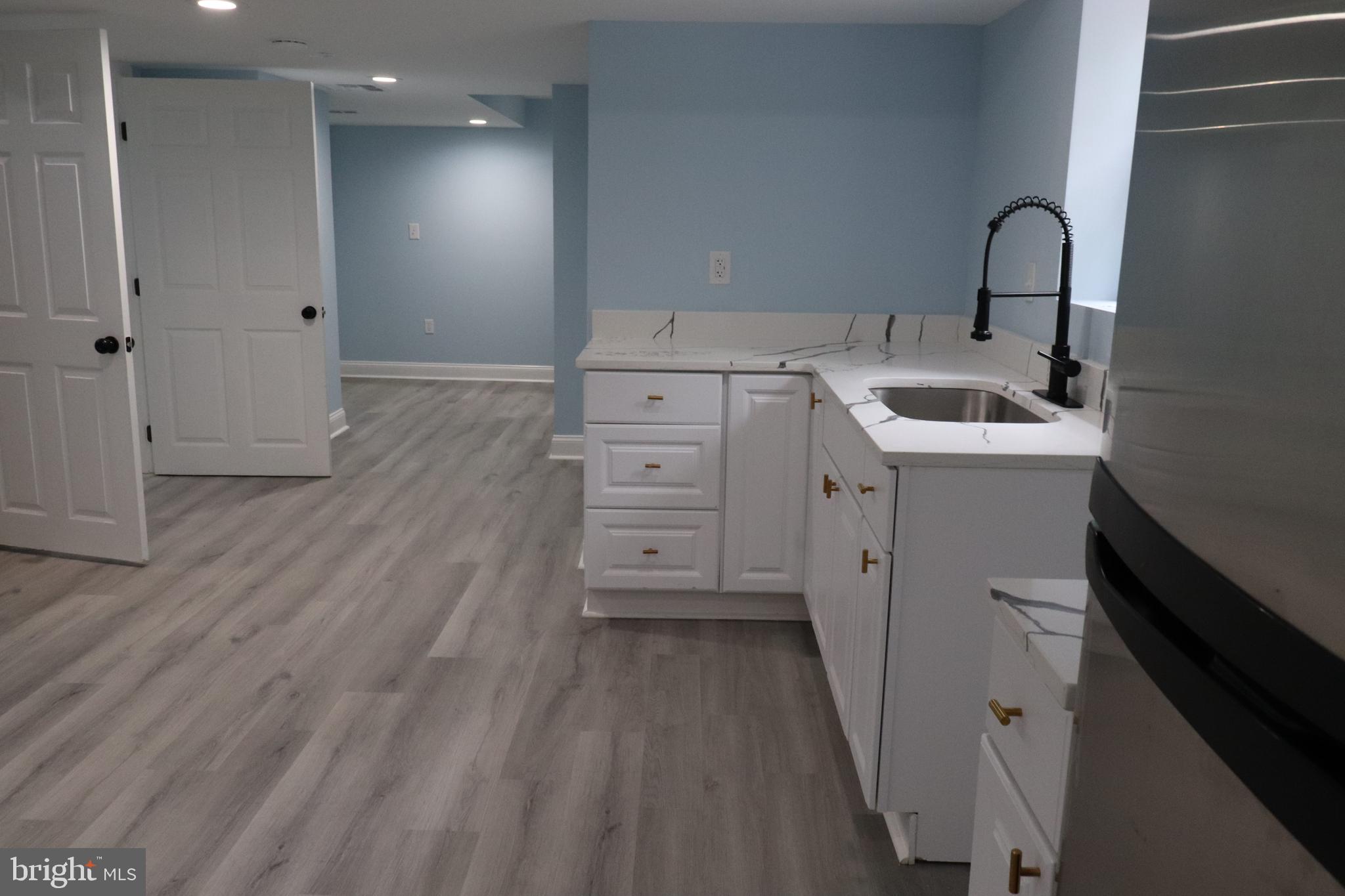 VALLEY VIEW - Residential Lease