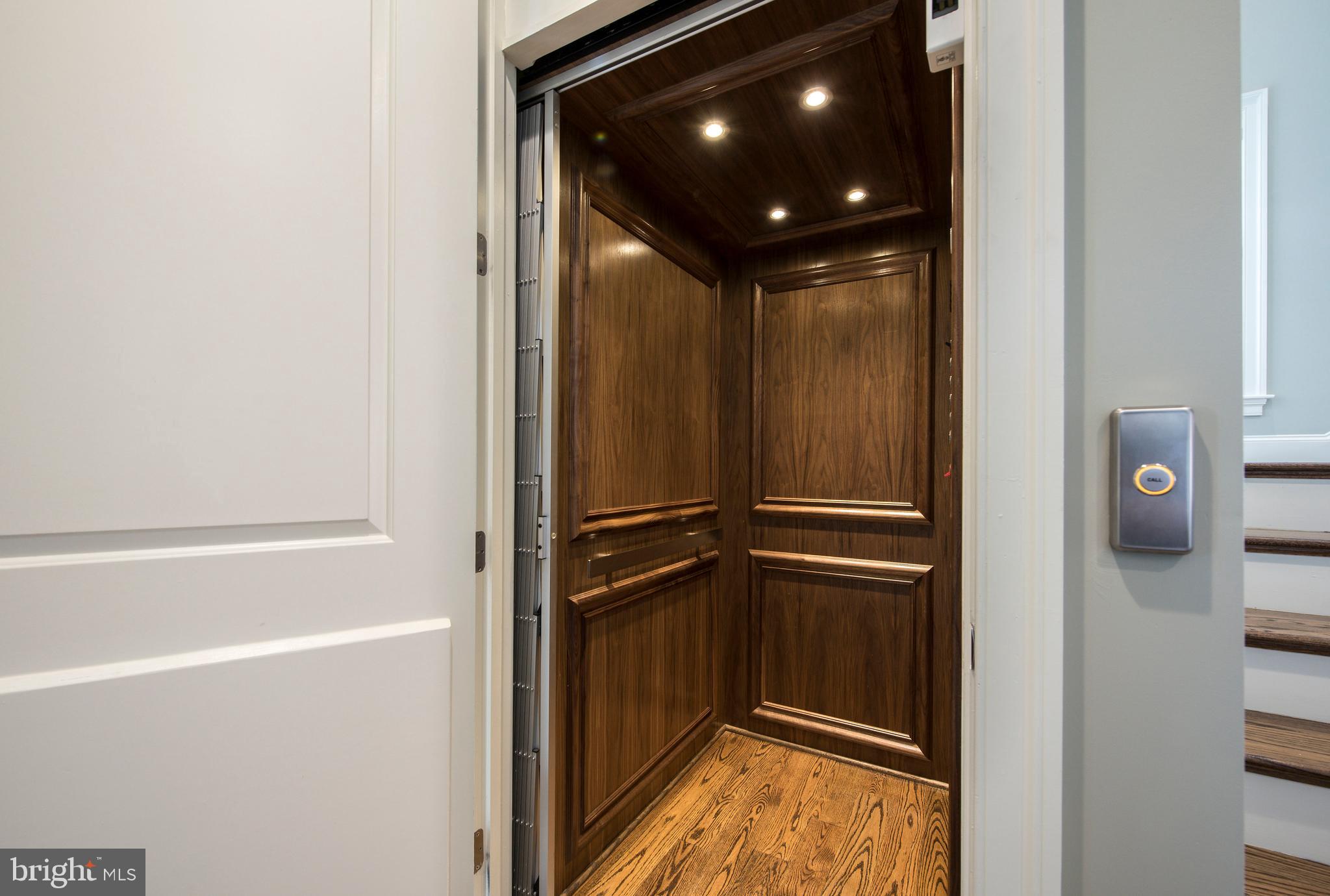 AMELIA SQUARE - Residential