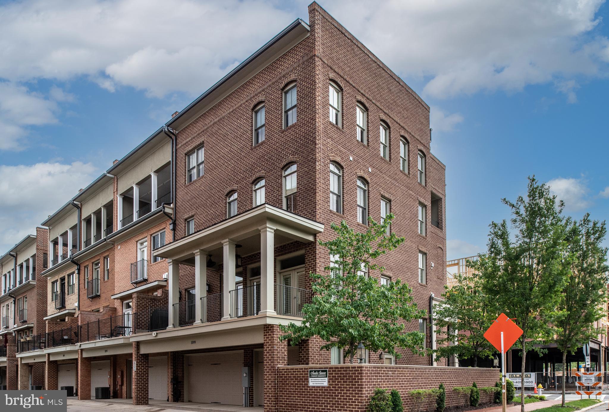 AMELIA SQUARE - Residential