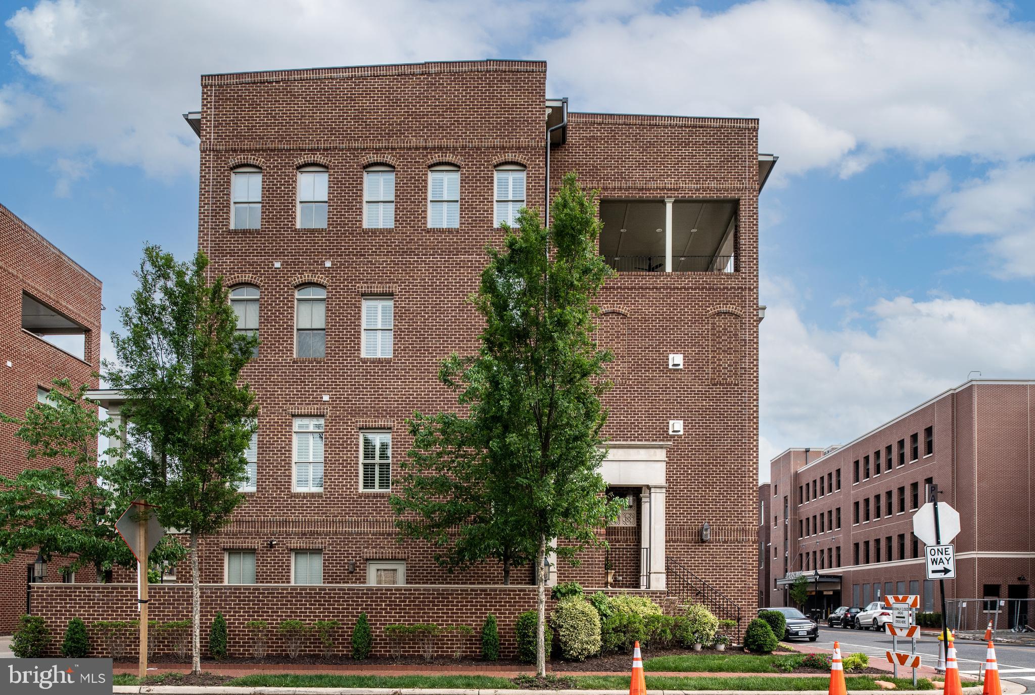 AMELIA SQUARE - Residential