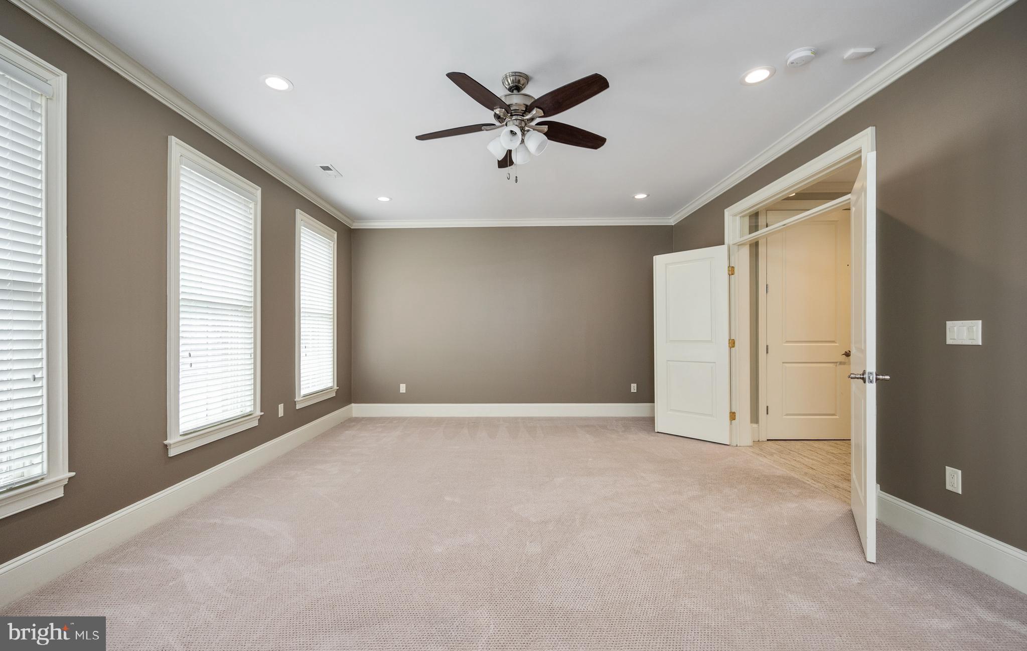 AMELIA SQUARE - Residential