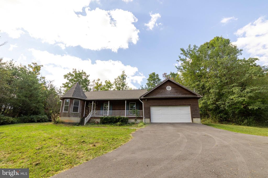 Photo of 59 Valley Overlook Court, STRASBURG, VA 22657 (MLS # VAWR2012496)