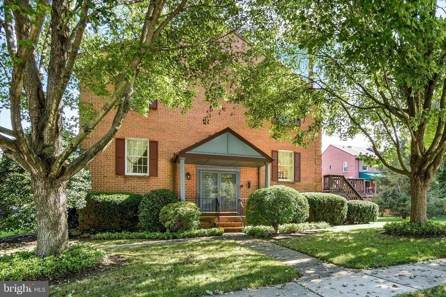 Spacious and welcoming end-of-group with double-door side entrance. Main level open floor plan is great for entertaining. The living room, main hall and dining room have gleaming hardwood floors. You'll love the  bright, updated kitchen with dark stainless appliances, granite countertops and a warm bay window breakfast nook.  Sliders from the dining room step out to an oversize deck. There is also an updated main level powder room.  On the upper level you'll find three generous bedrooms, an updated primary bath, and a second hall full bath.  The lower level features an office/den, large family room with fireplace, half bath and laundry. 
Natural gas has been connected to the home for easy upgrade to fireplace, HVAC or appliances. Great location near Hunt Valley Town Center! 
**NEW PRICE! NEW ROOF!** ADDITIONAL REDUCTION!