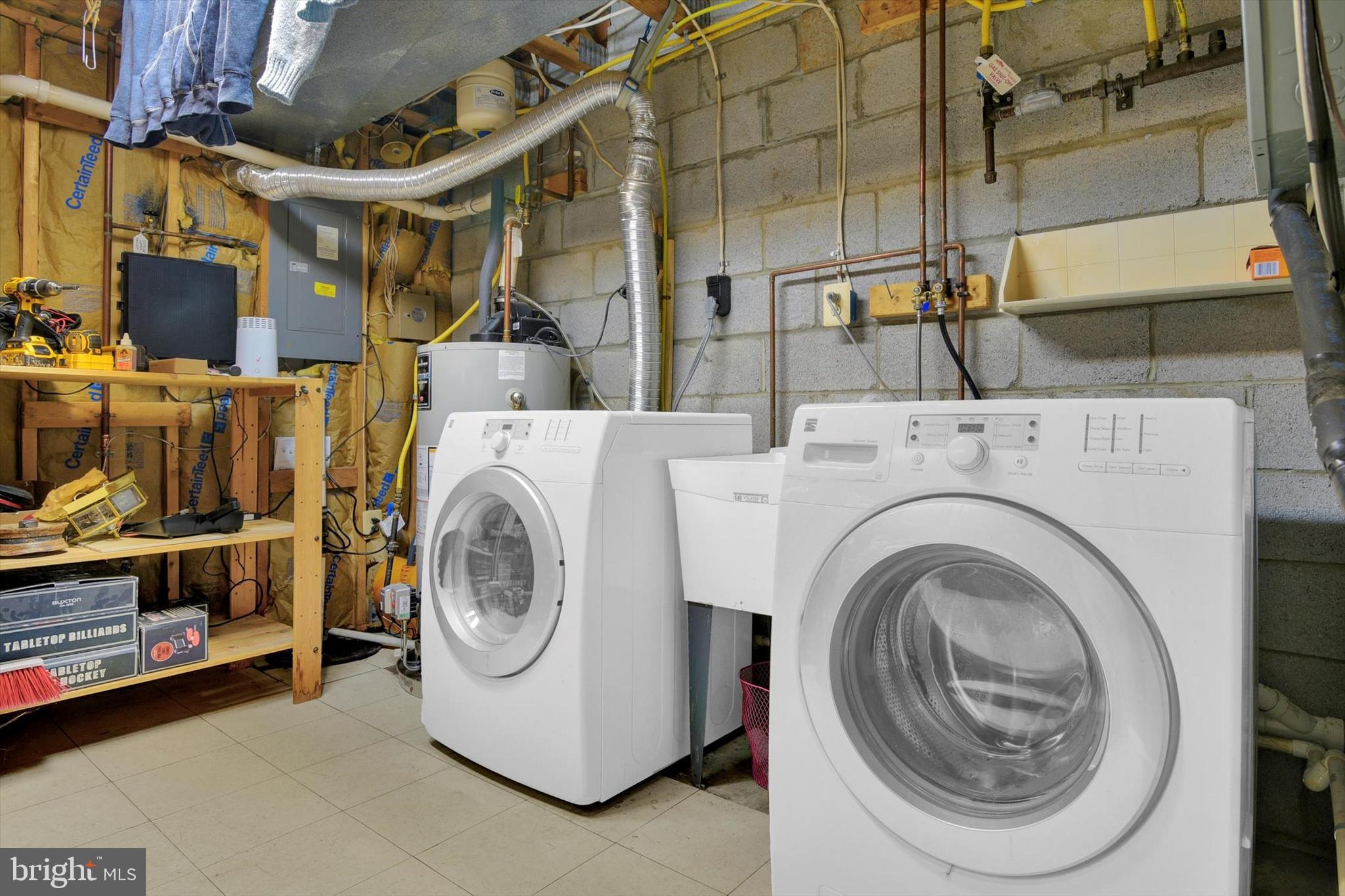 HUNTERS RUN - Residential