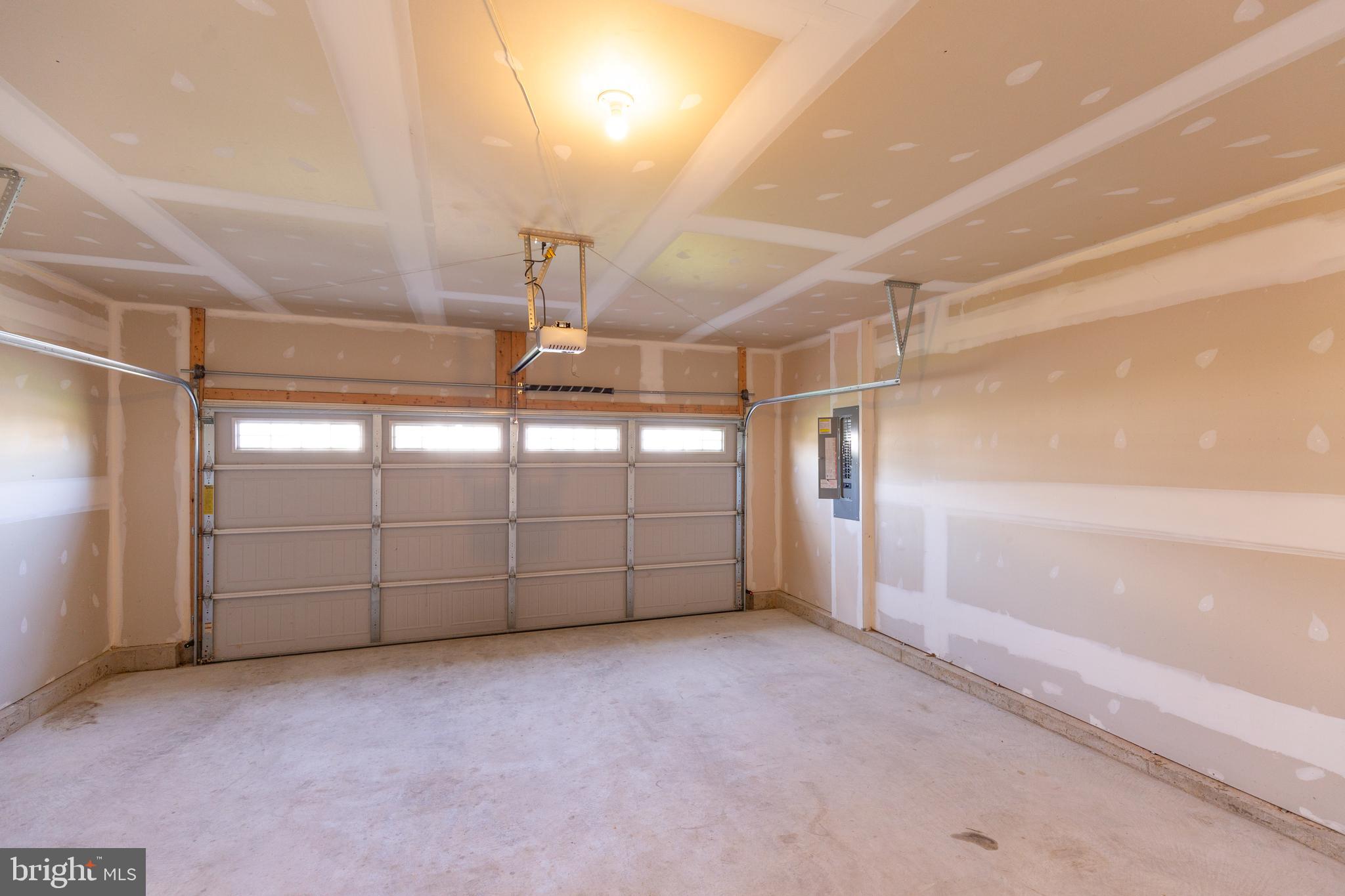 CHANDLERS GLEN - Residential Lease