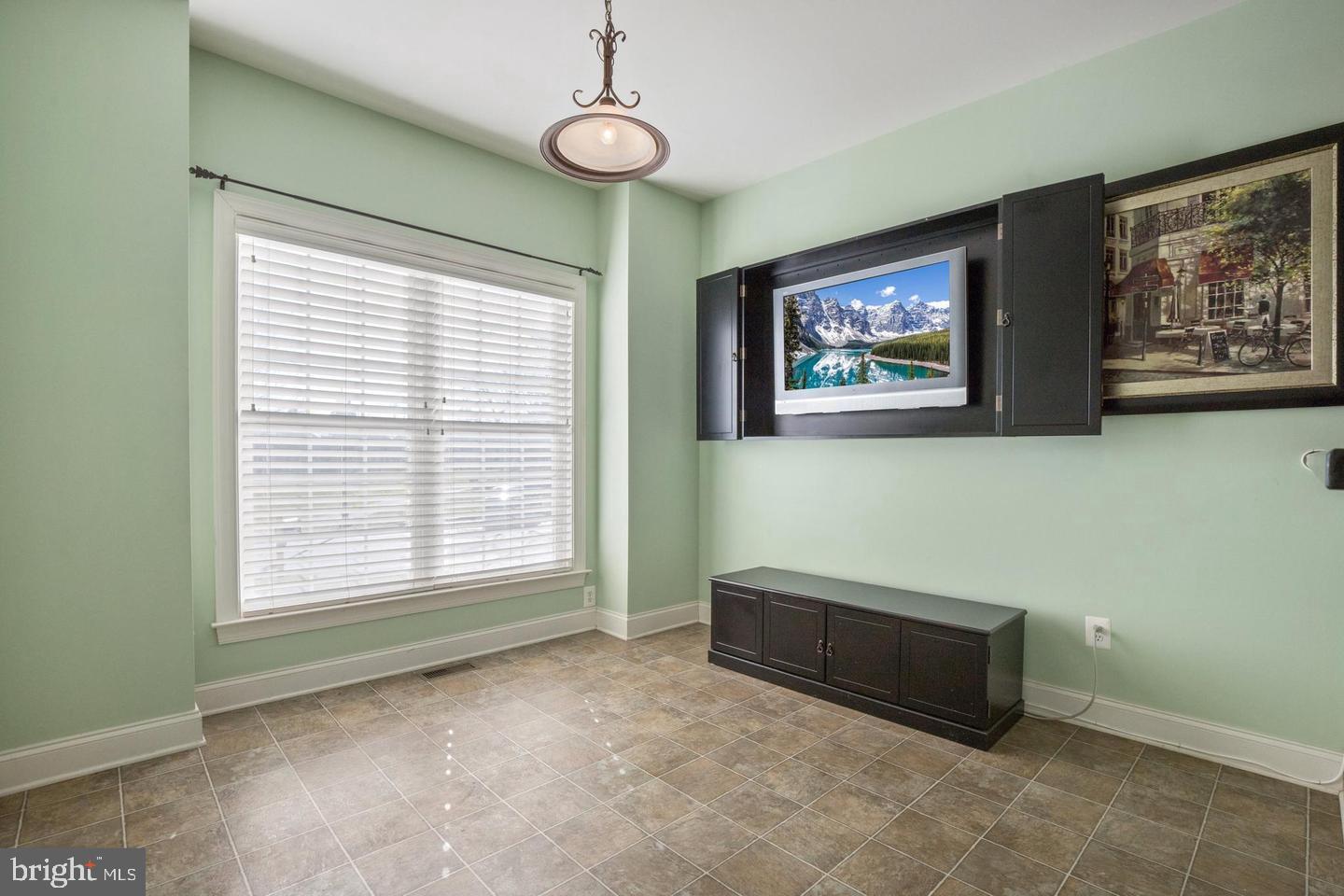 SOUTH RIDING - Residential Lease