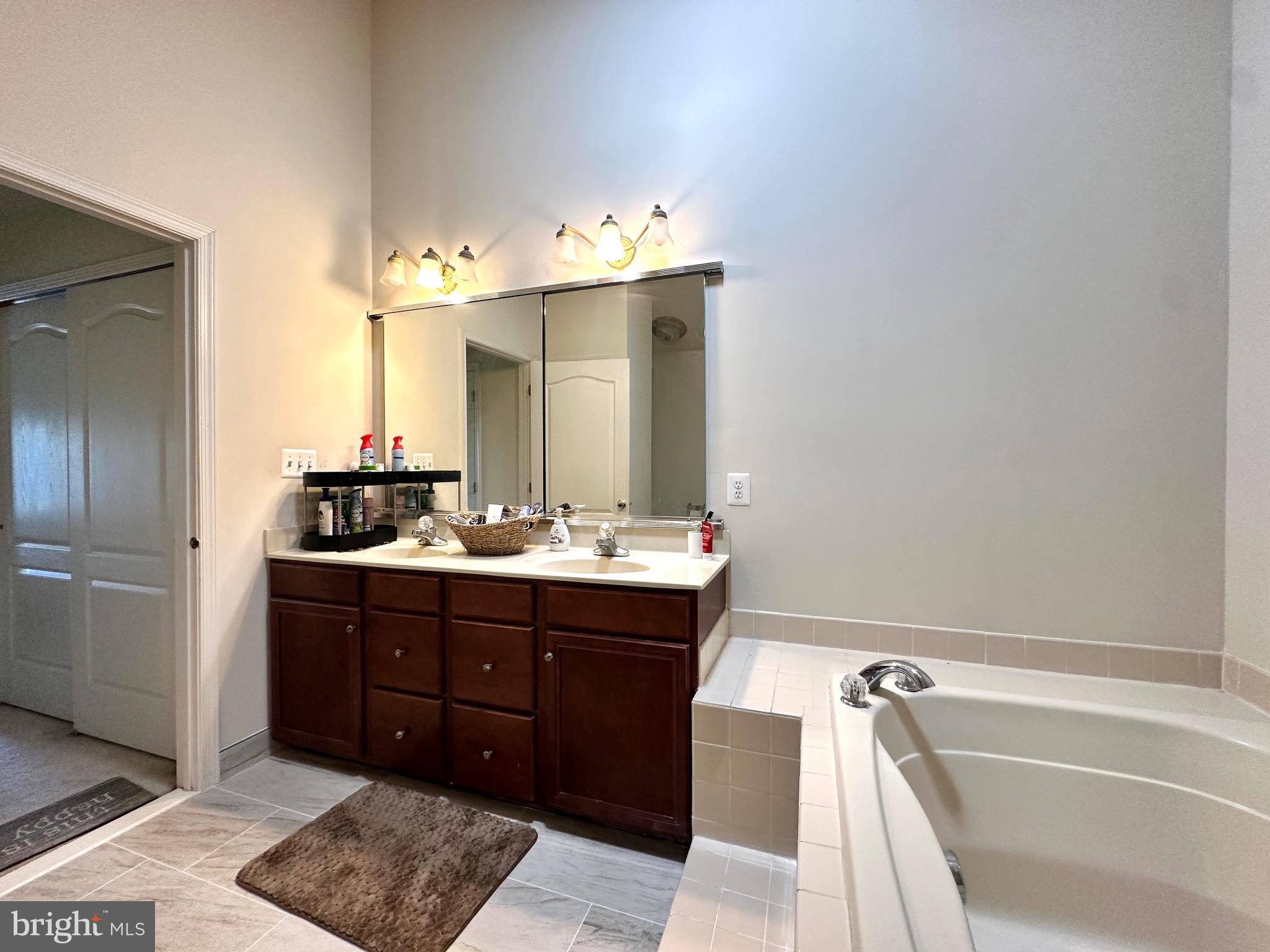 SOUTH RIDING - Residential Lease