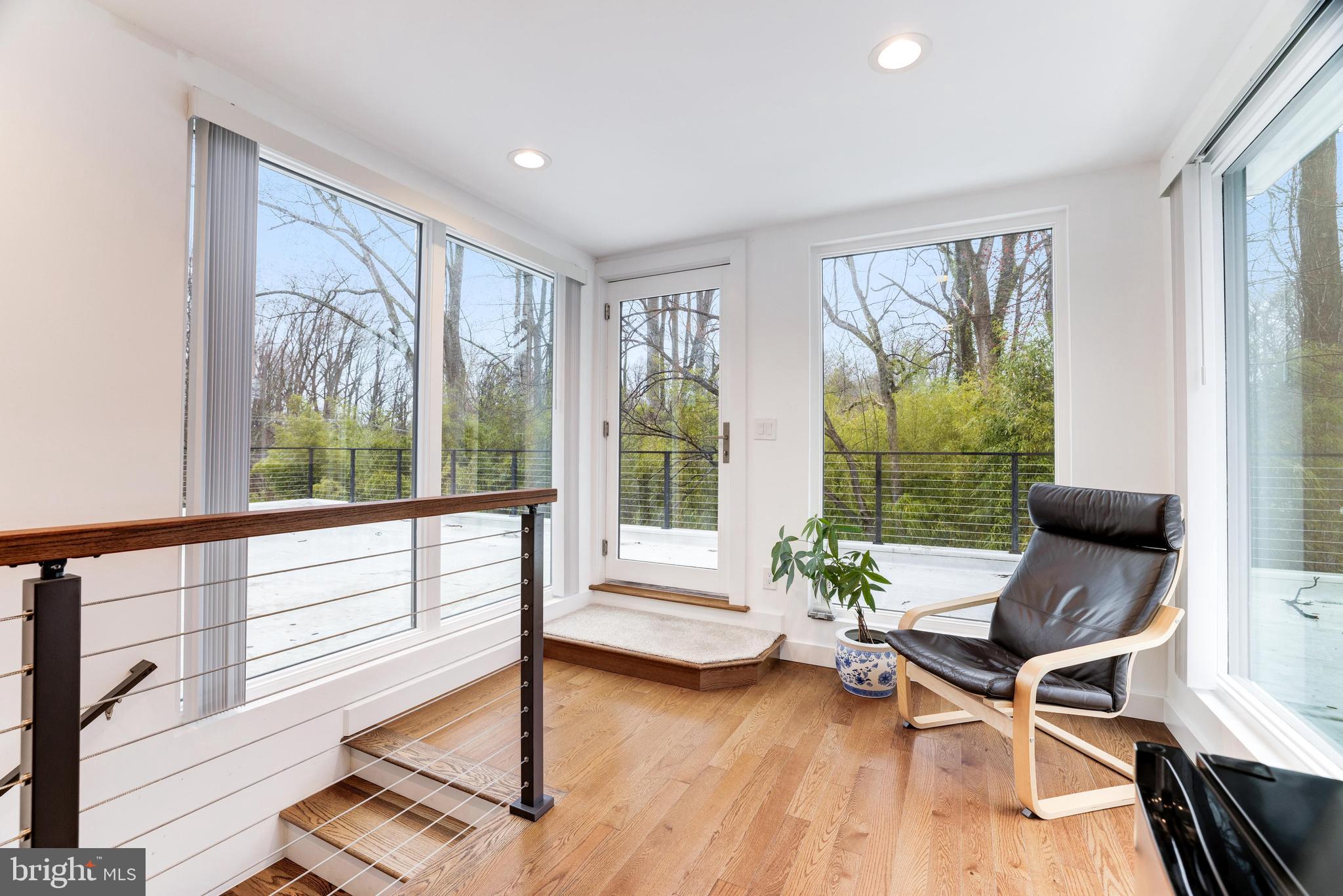 LUXMANOR - Residential