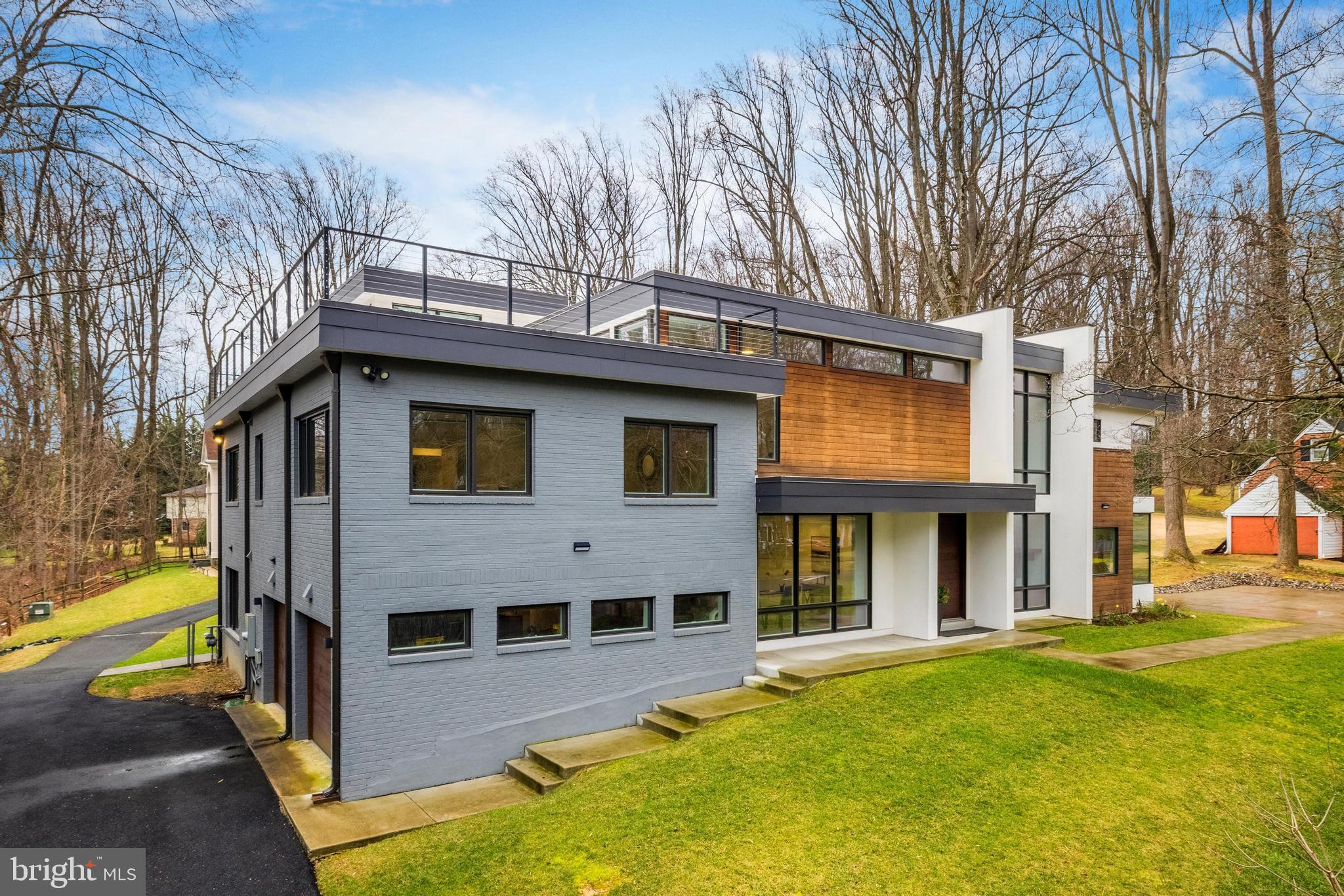 LUXMANOR - Residential