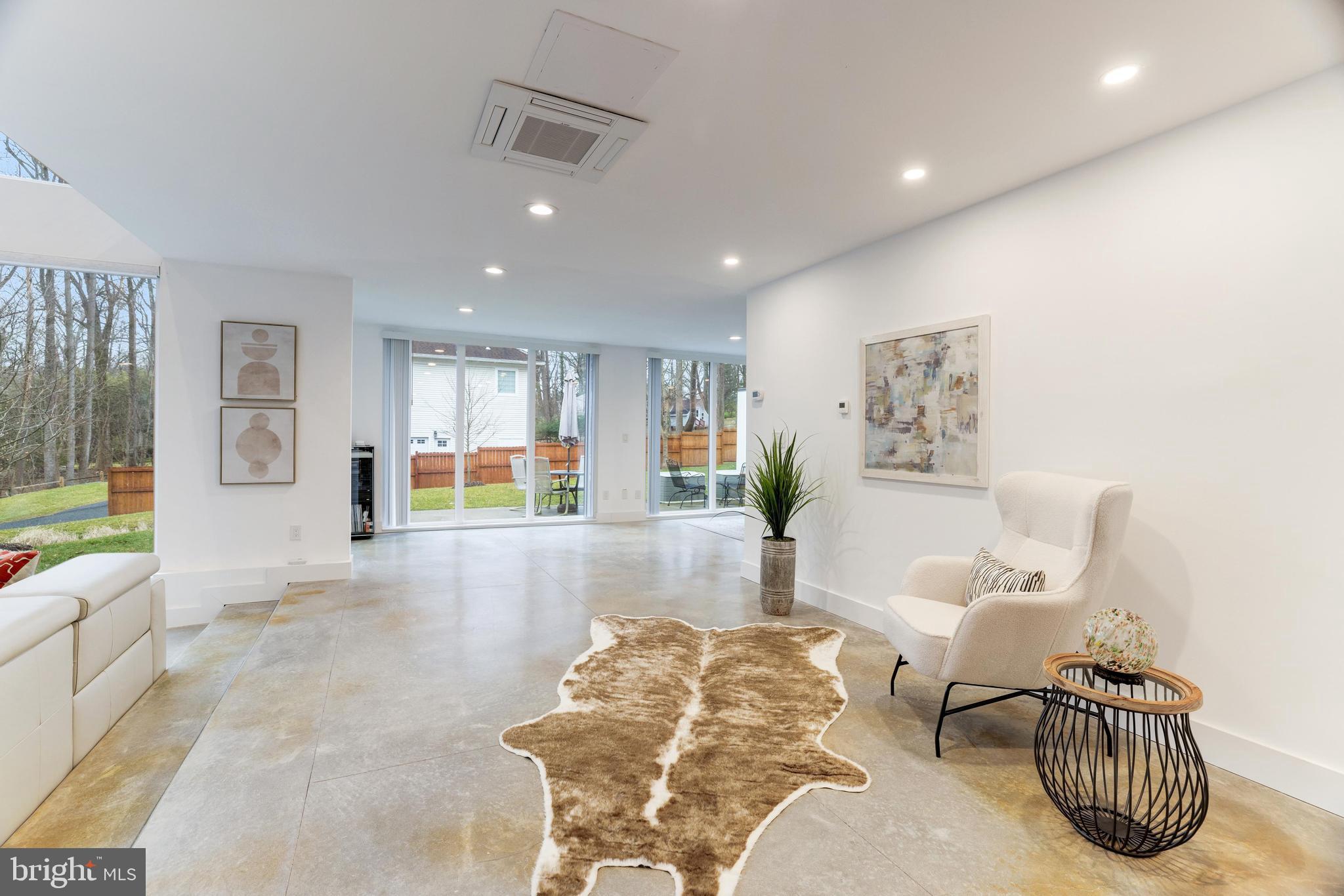 LUXMANOR - Residential