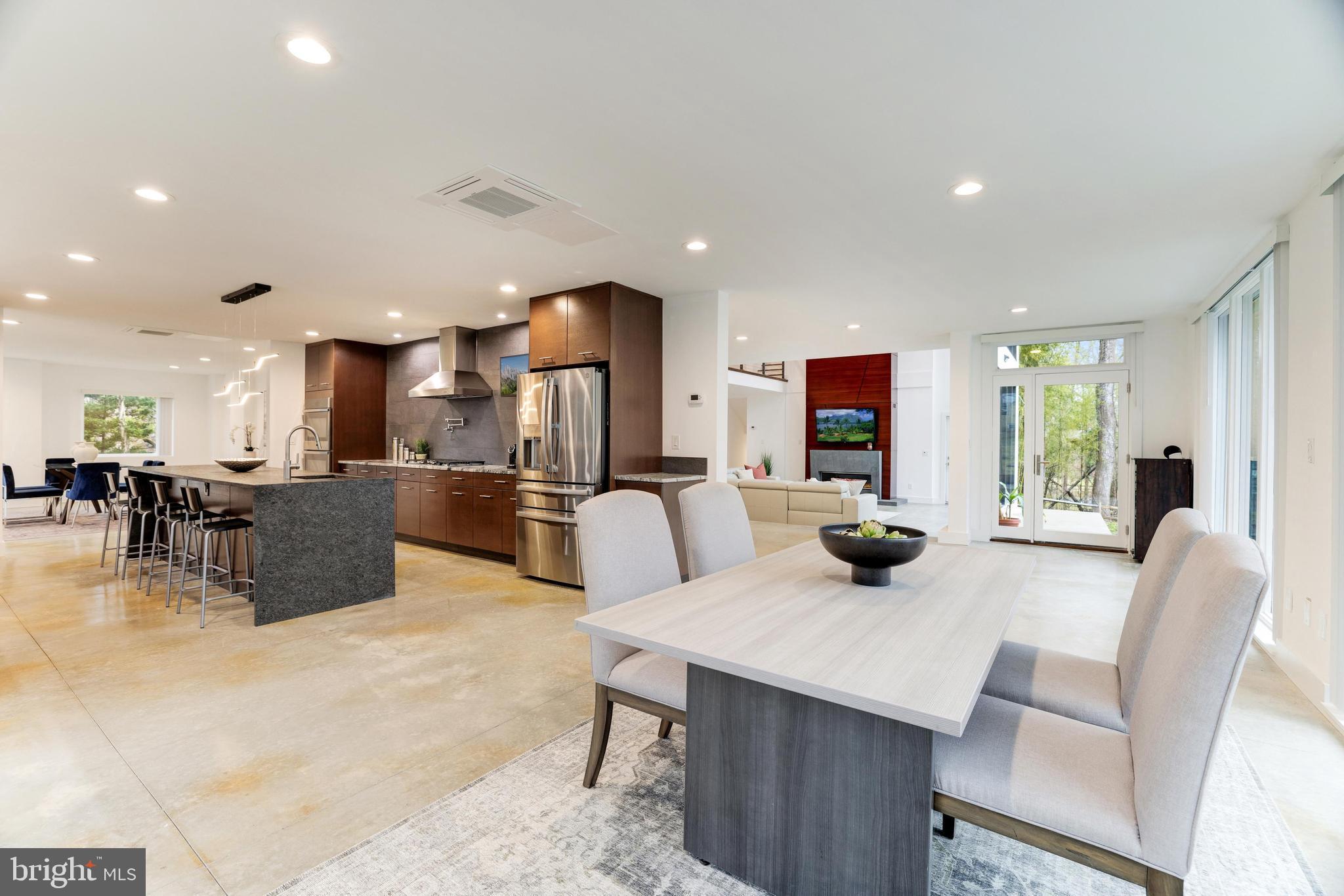 LUXMANOR - Residential