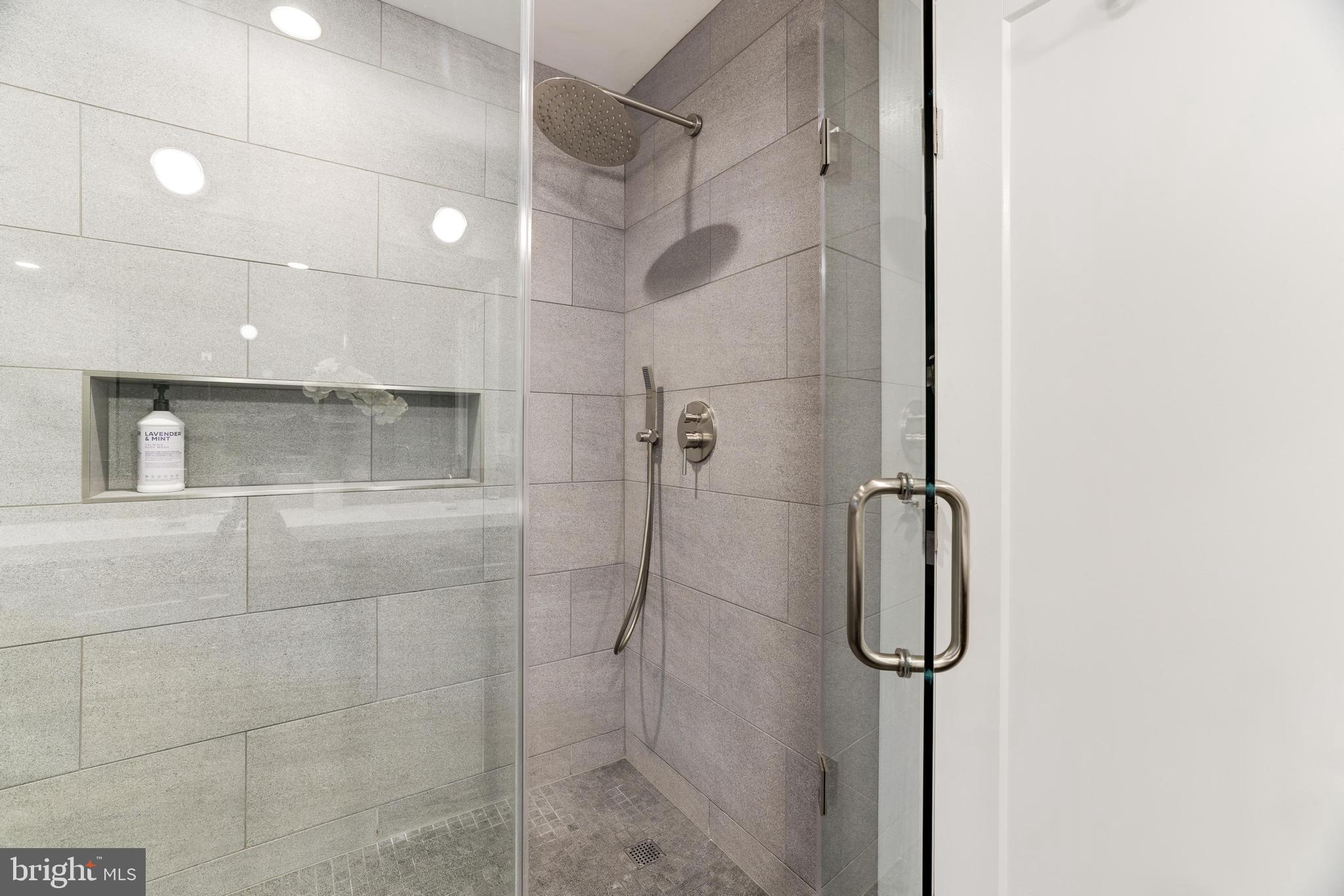 LUXMANOR - Residential