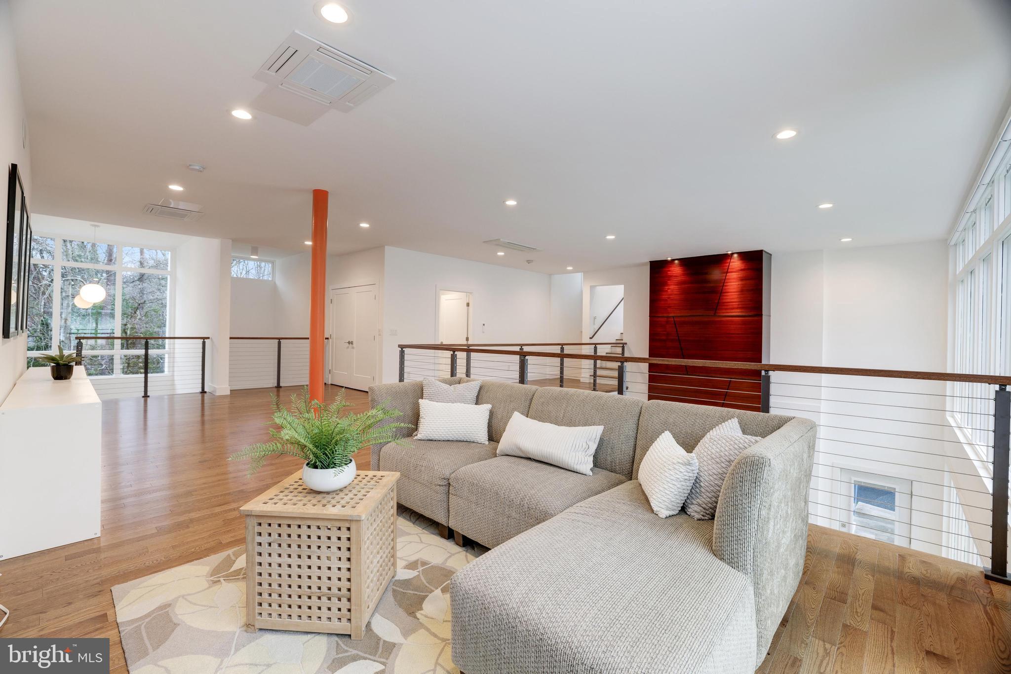 LUXMANOR - Residential