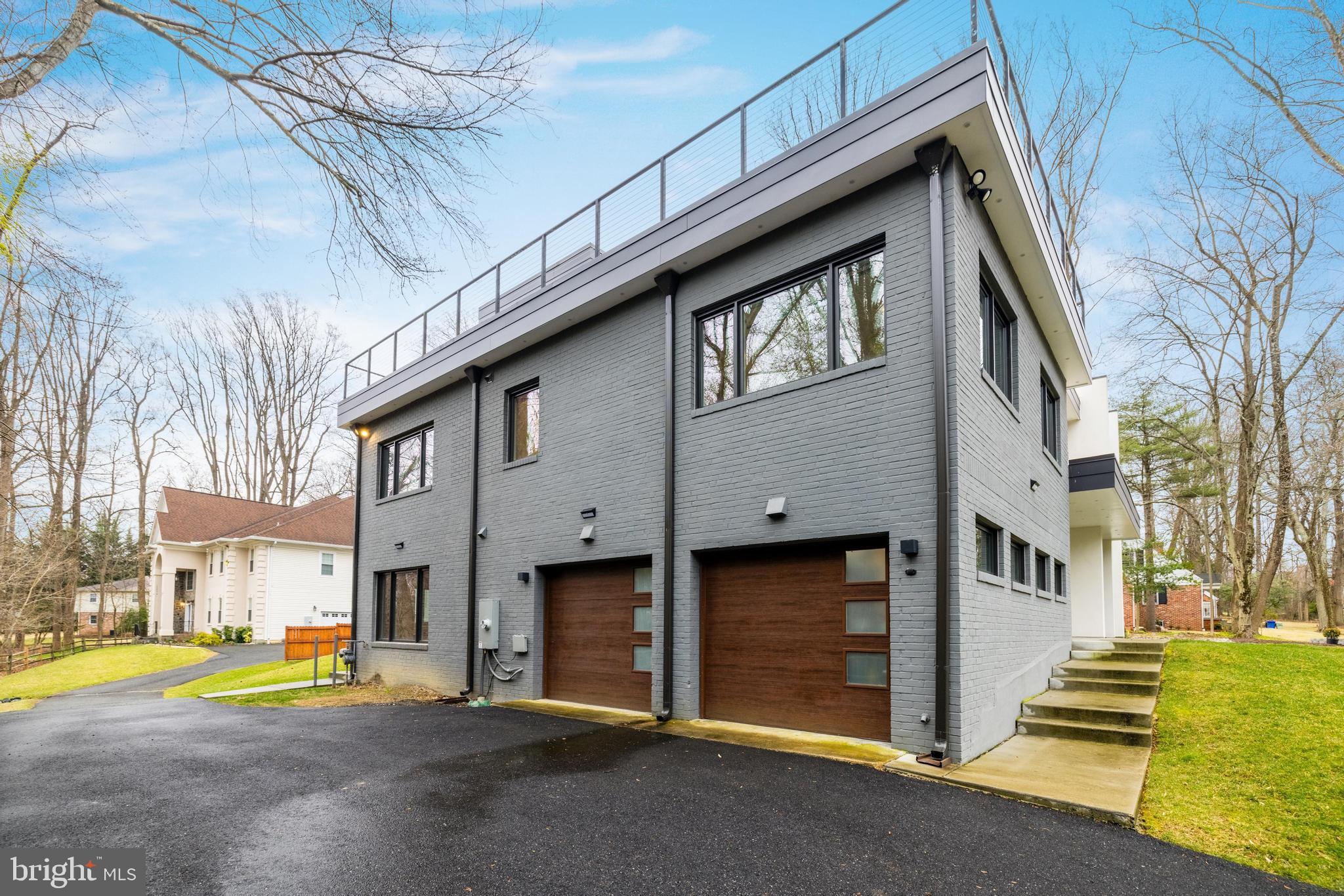 LUXMANOR - Residential