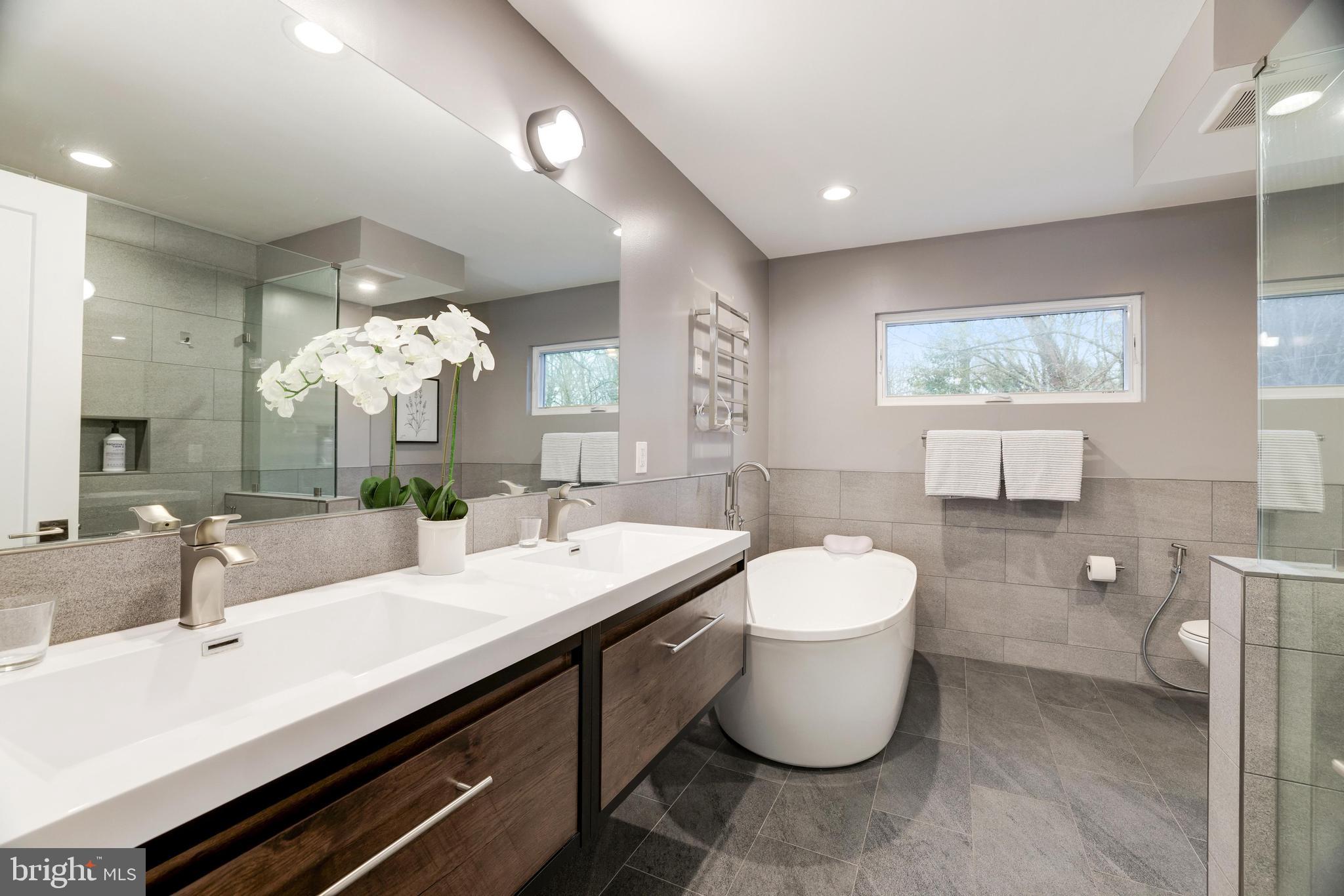 LUXMANOR - Residential