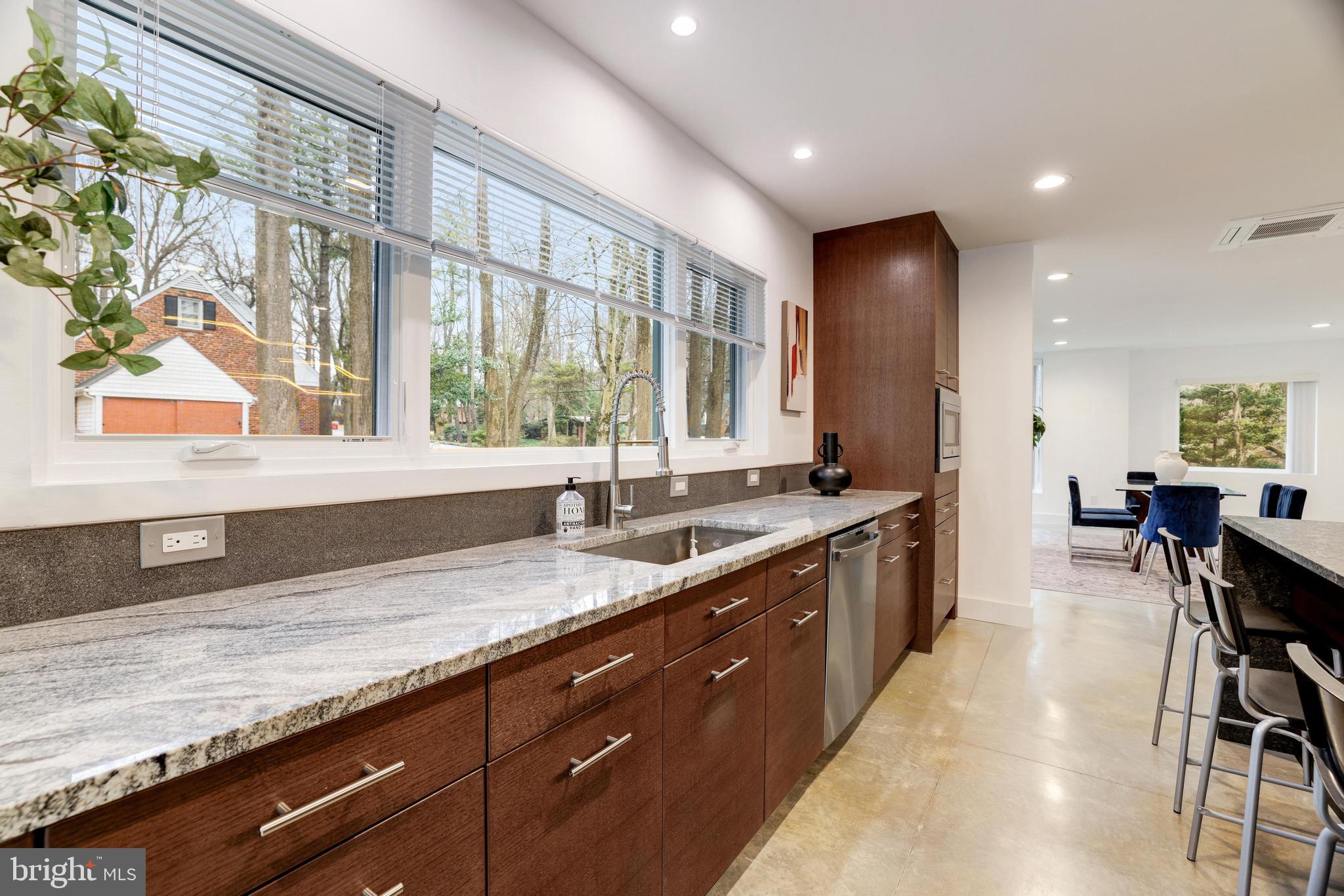 LUXMANOR - Residential